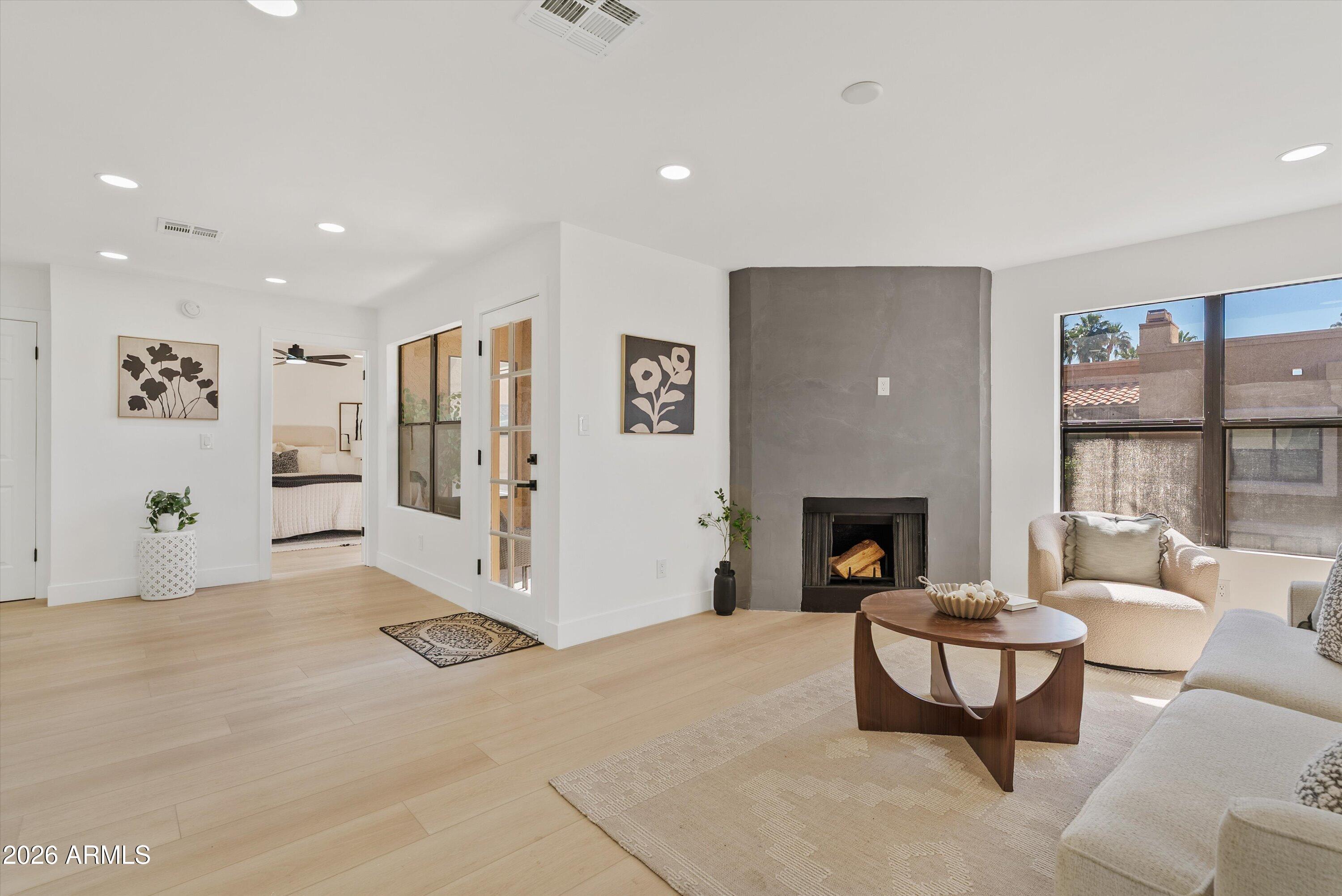 8787 E MOUNTAIN VIEW Road 2098