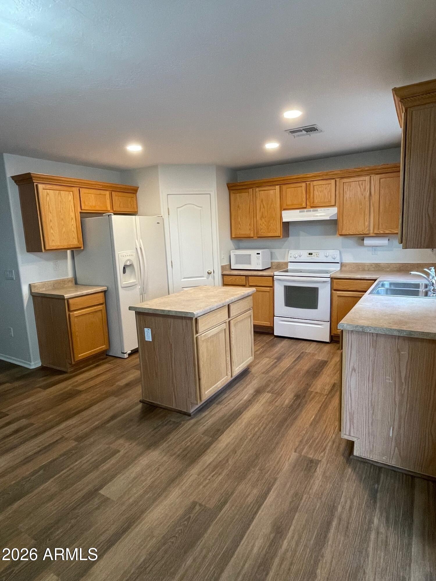 1831 W DESERT SEASONS Drive