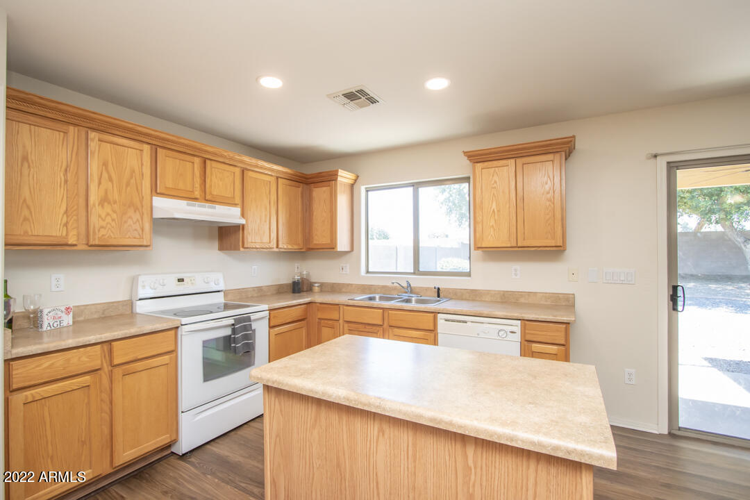 1831 W DESERT SEASONS Drive