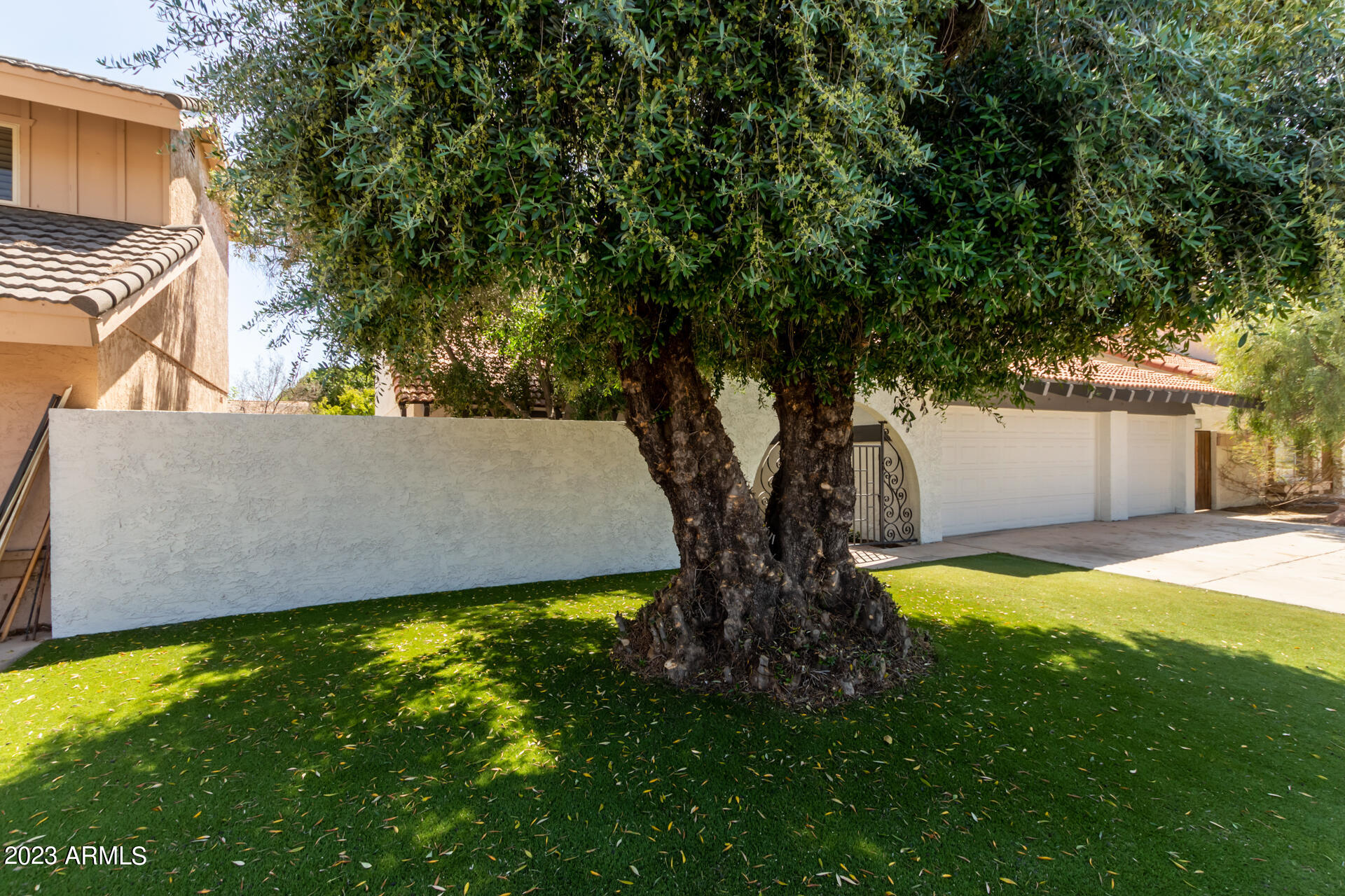1337 E NORTHSHORE Drive
