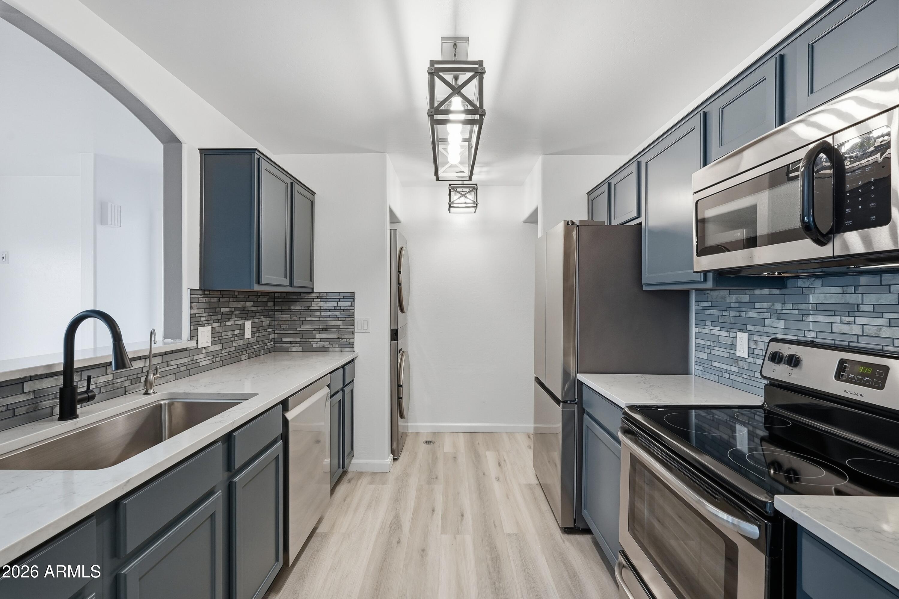 2950 W LOUISE Drive 103