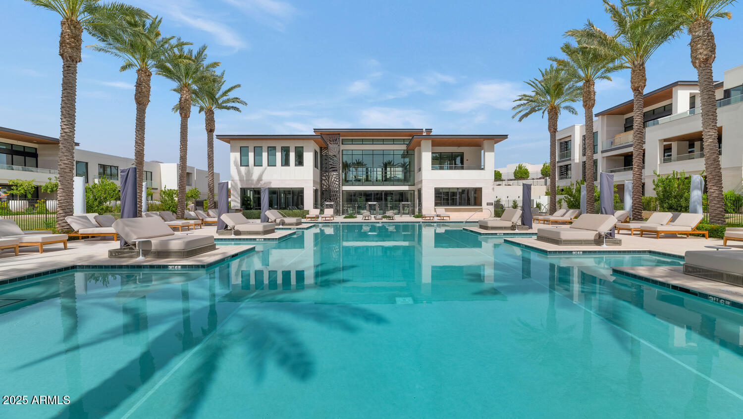 6587 N PALMERAIE Boulevard 2007