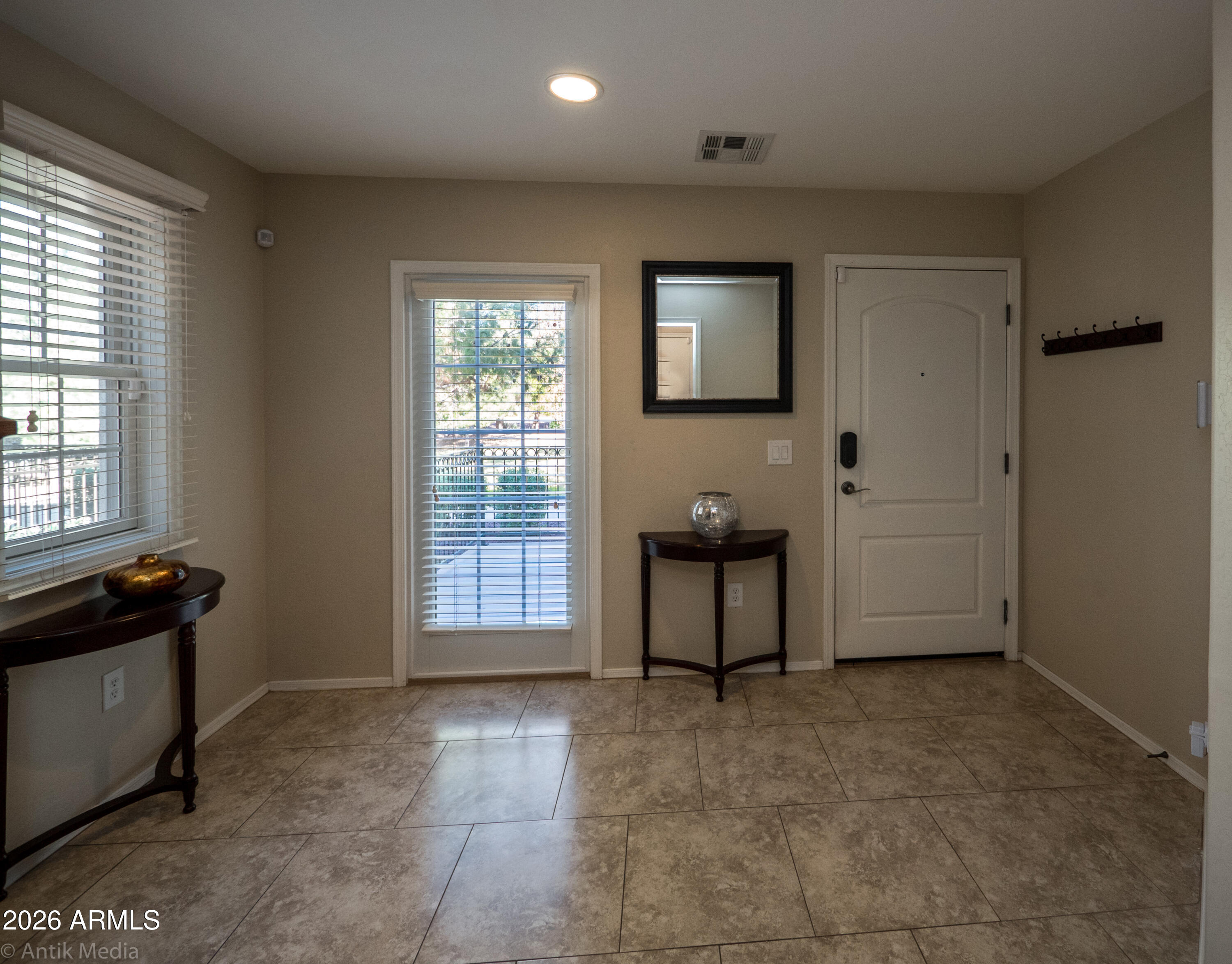 1628 E CANYON CREEK Drive