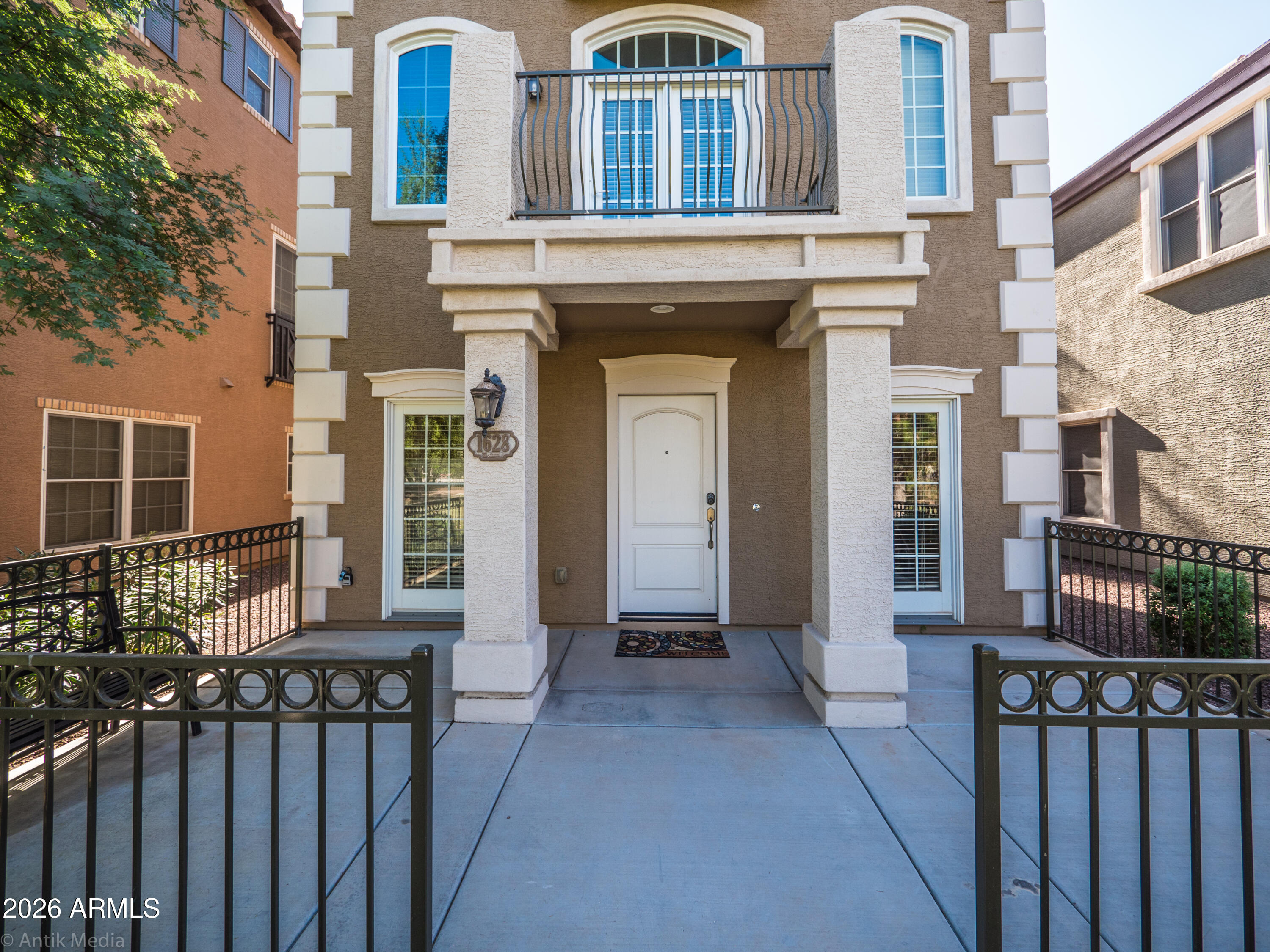 1628 E CANYON CREEK Drive