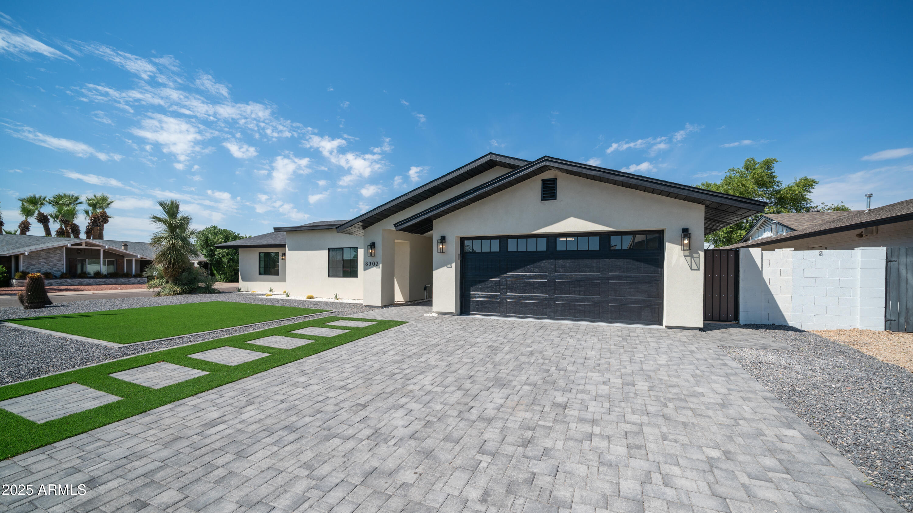 8302 E LINCOLN Drive