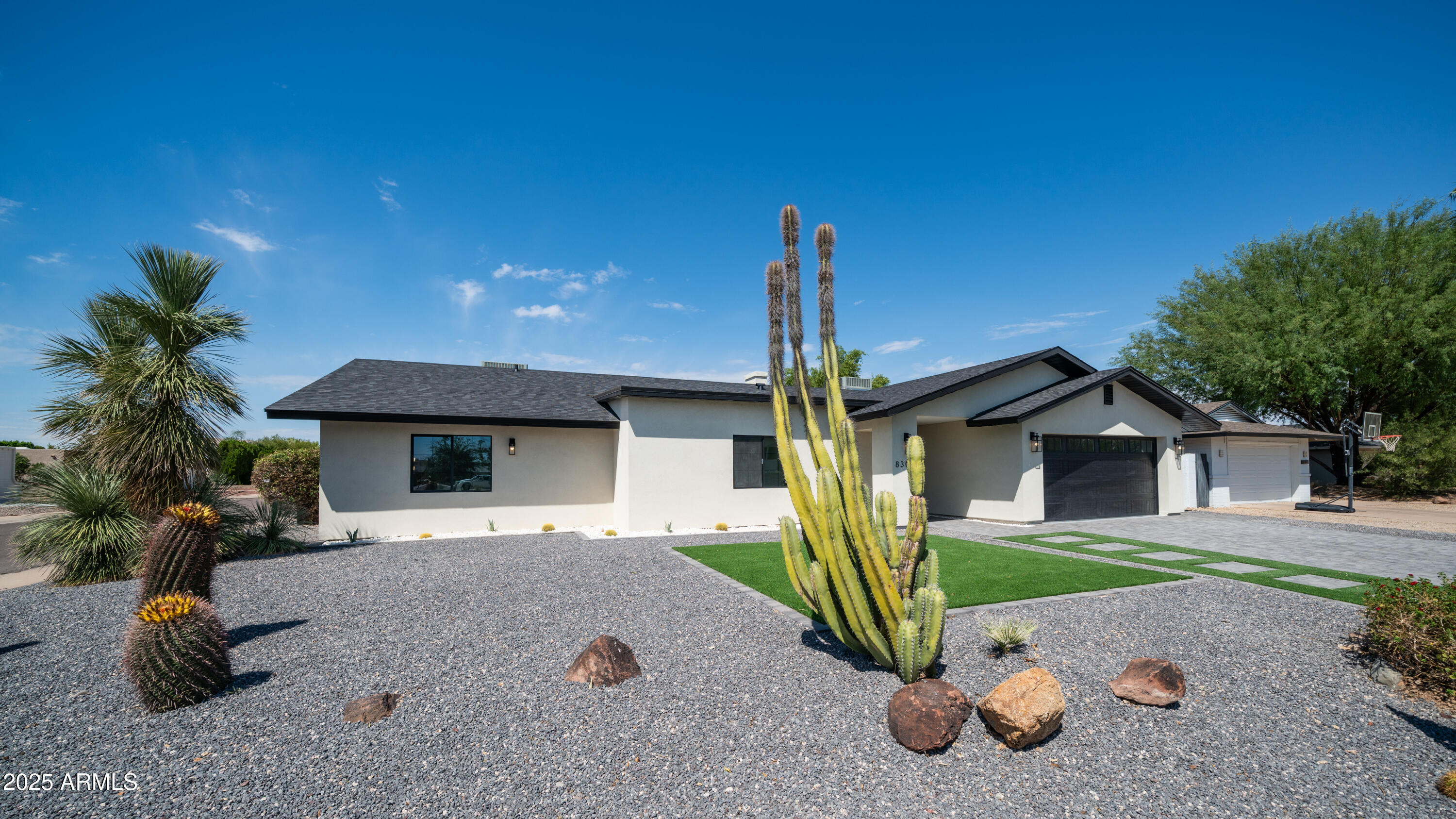 8302 E LINCOLN Drive