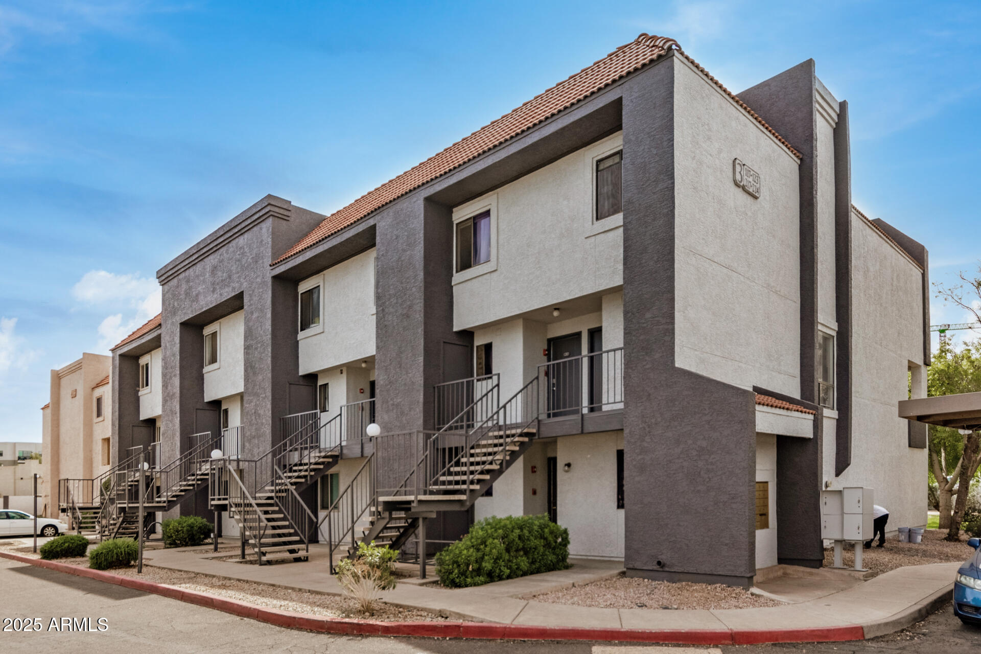 1215 E LEMON Street 222