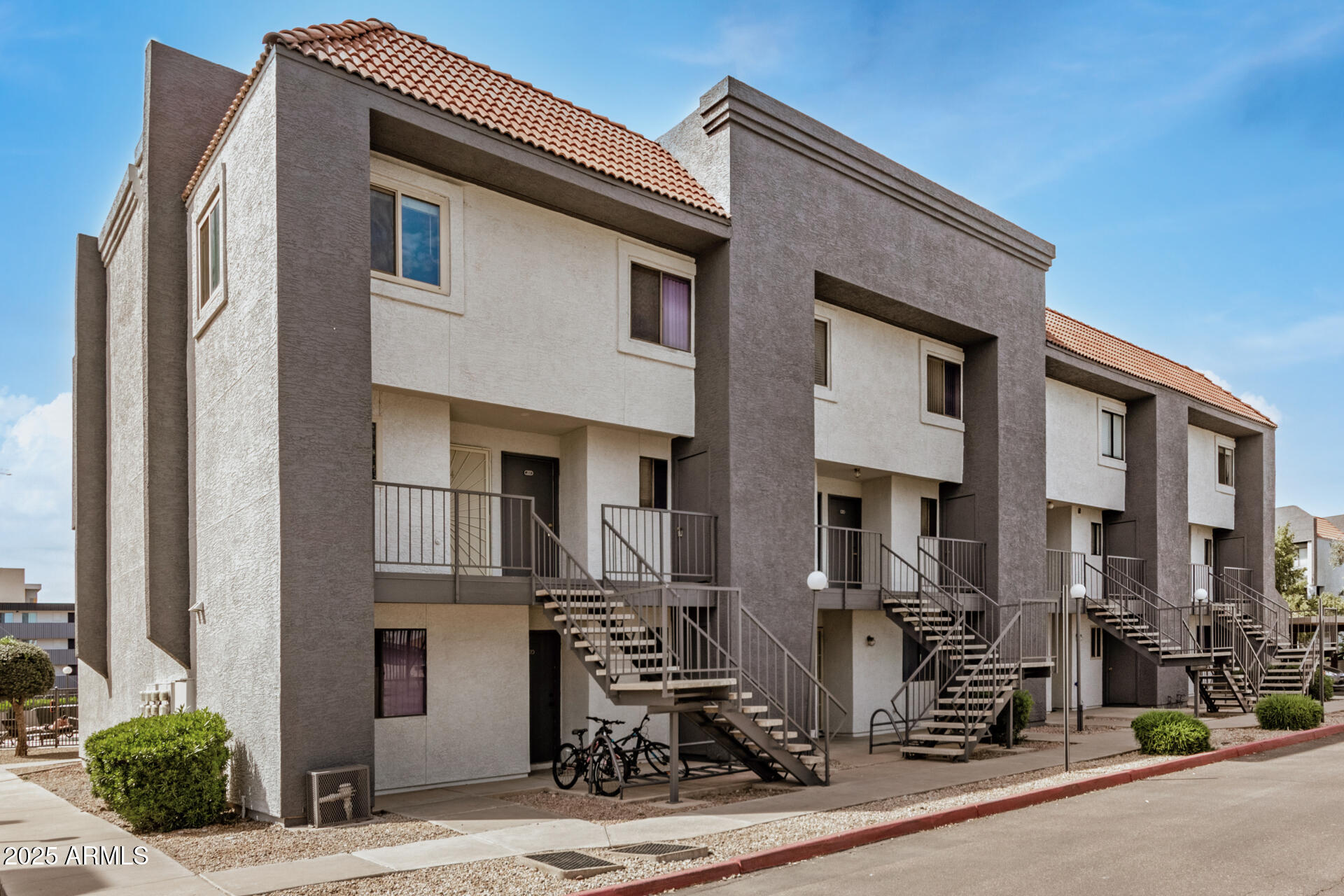 1215 E LEMON Street 222