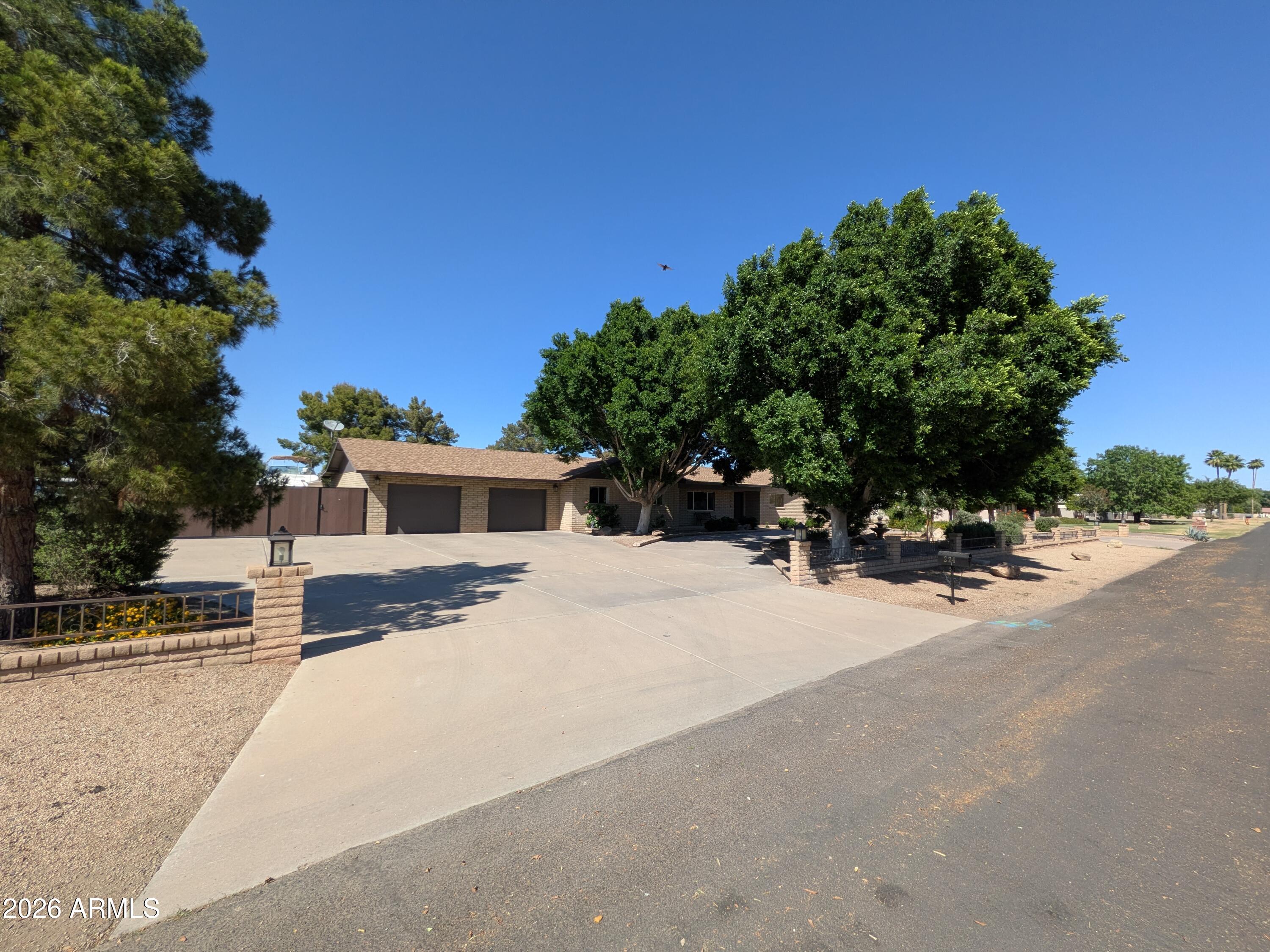 224 E CAMPBELL Road