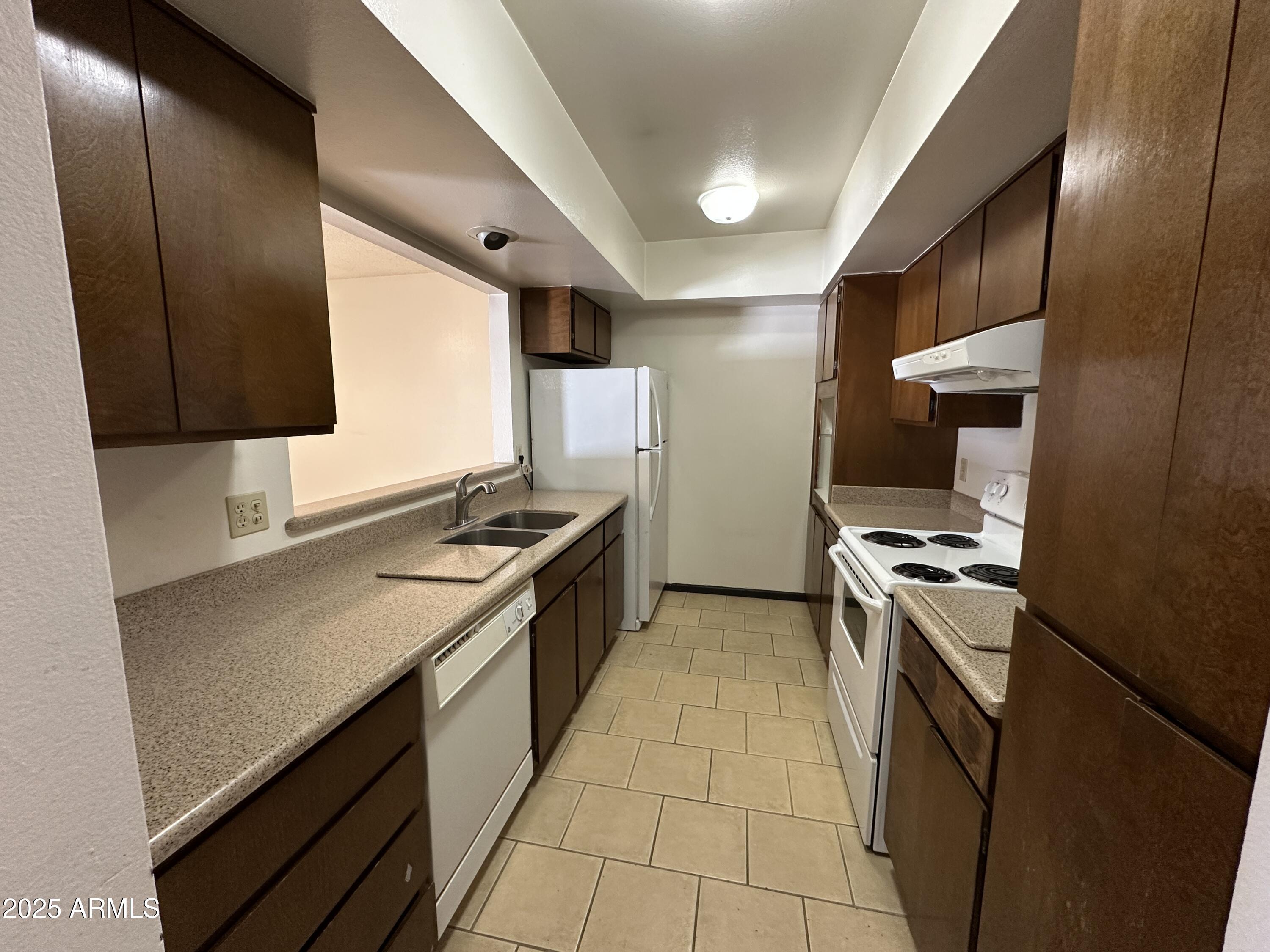 220 S OLD LITCHFIELD Road 104