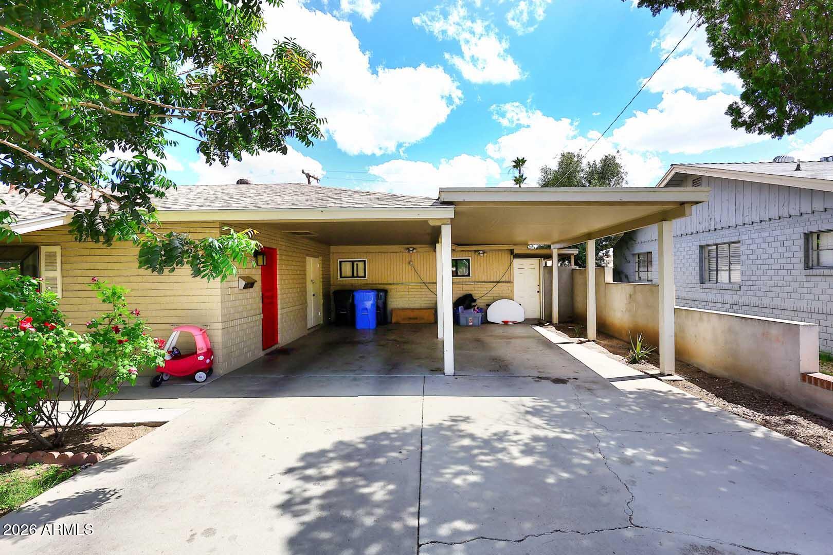 2043 W CAMPBELL Avenue