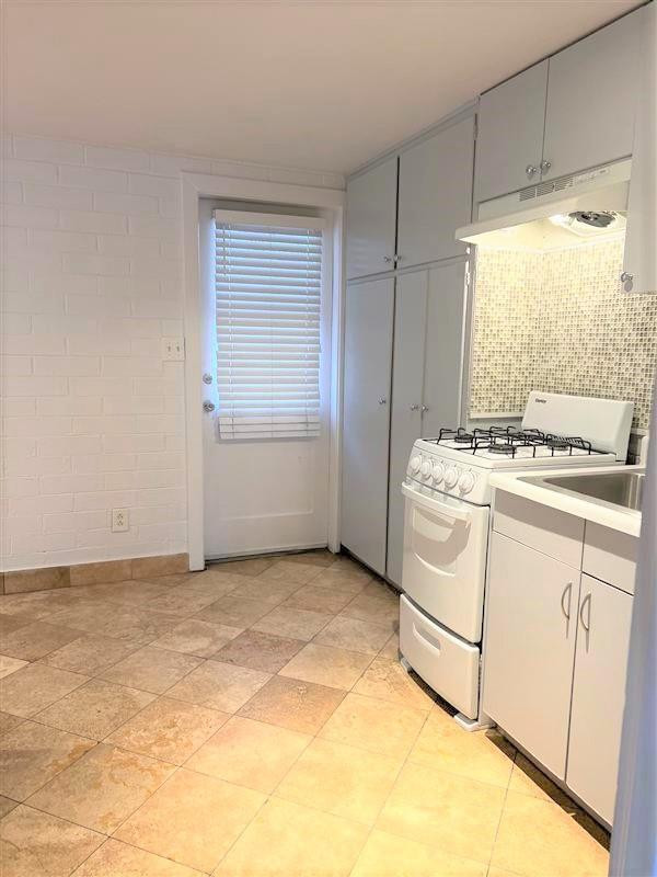 4127 N 18th Place Apt 3