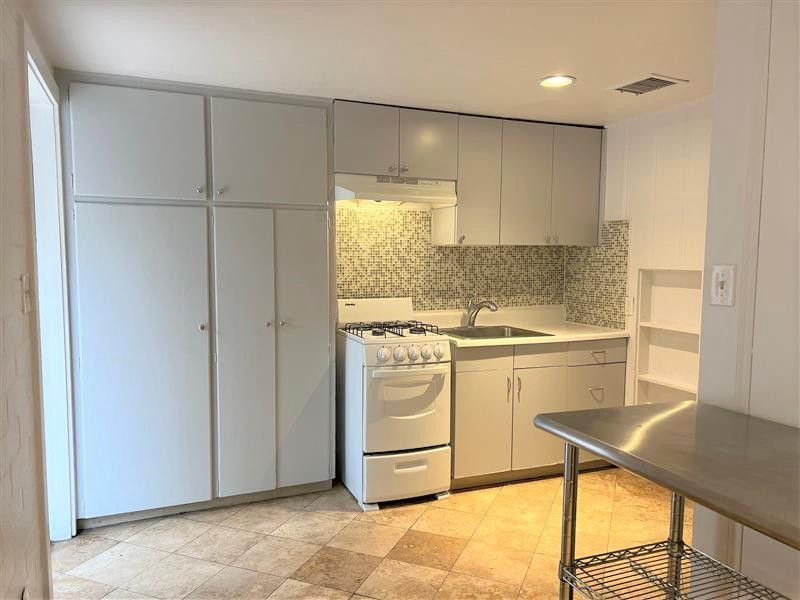 4127 N 18th Place Apt 3