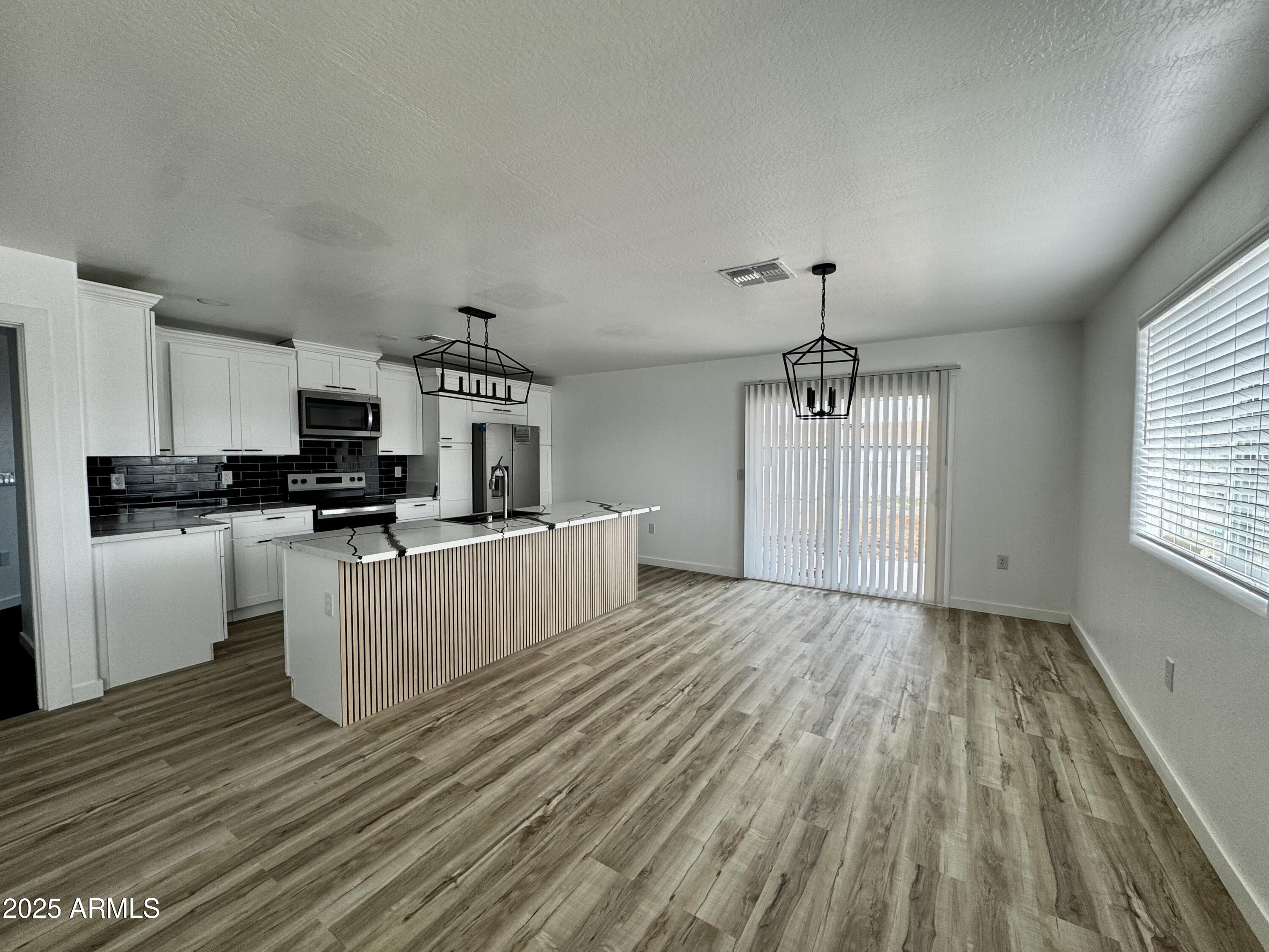 2002 W MARICOPA Street