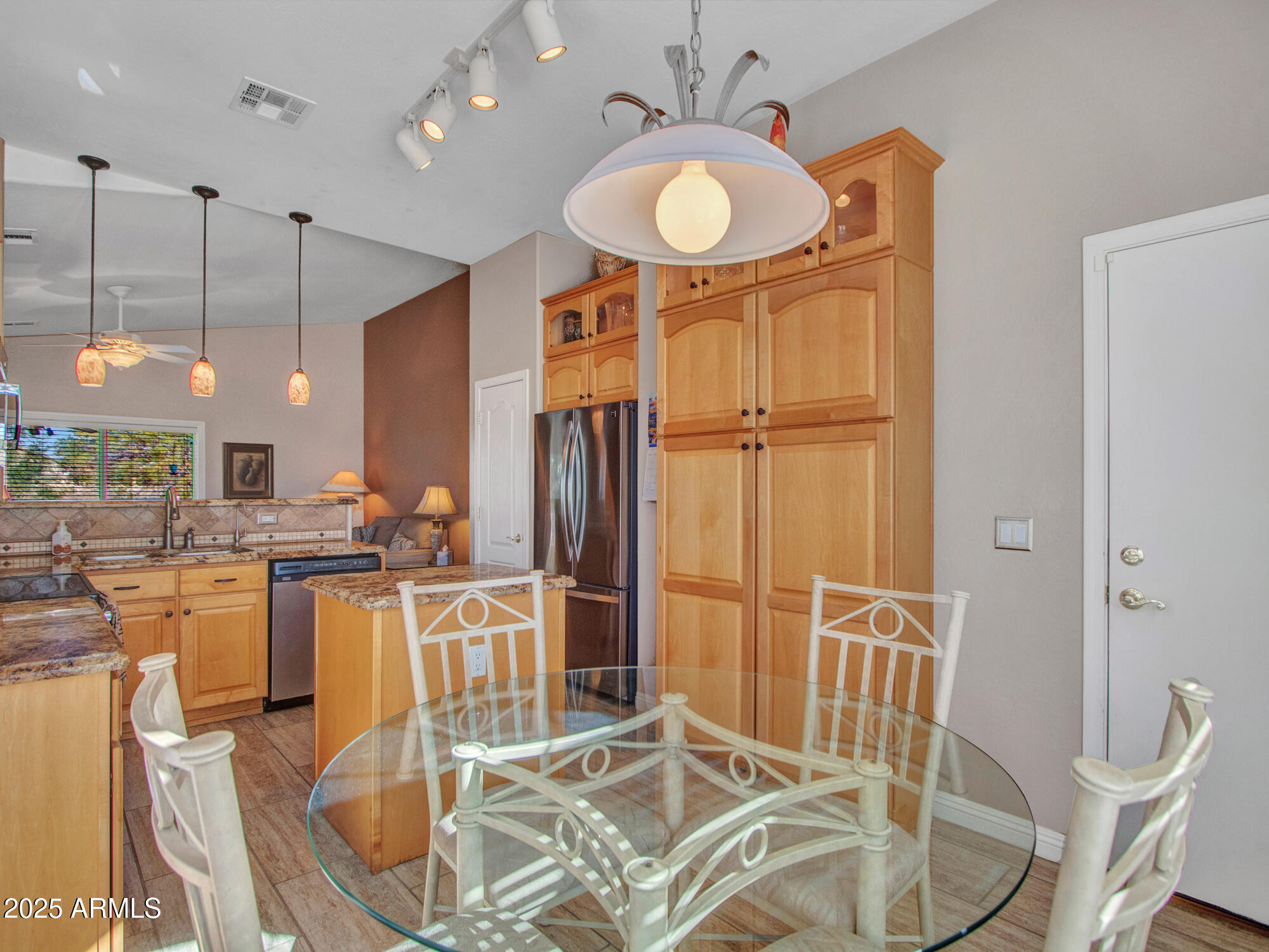 Buckeye, Arizona 85326, United States, 2 Bedrooms Bedrooms, ,2 BathroomsBathrooms,Residential,Pending,253333