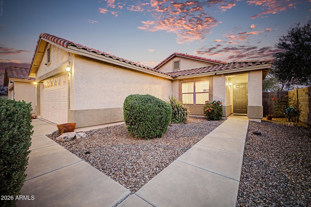 Photo of 667 W Kingman Loop, Casa Grande, AZ 85122 (MLS # 7057969)