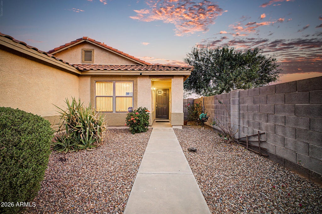 Photo of 667 W Kingman Loop, Casa Grande, AZ 85122 (MLS # 7057969)