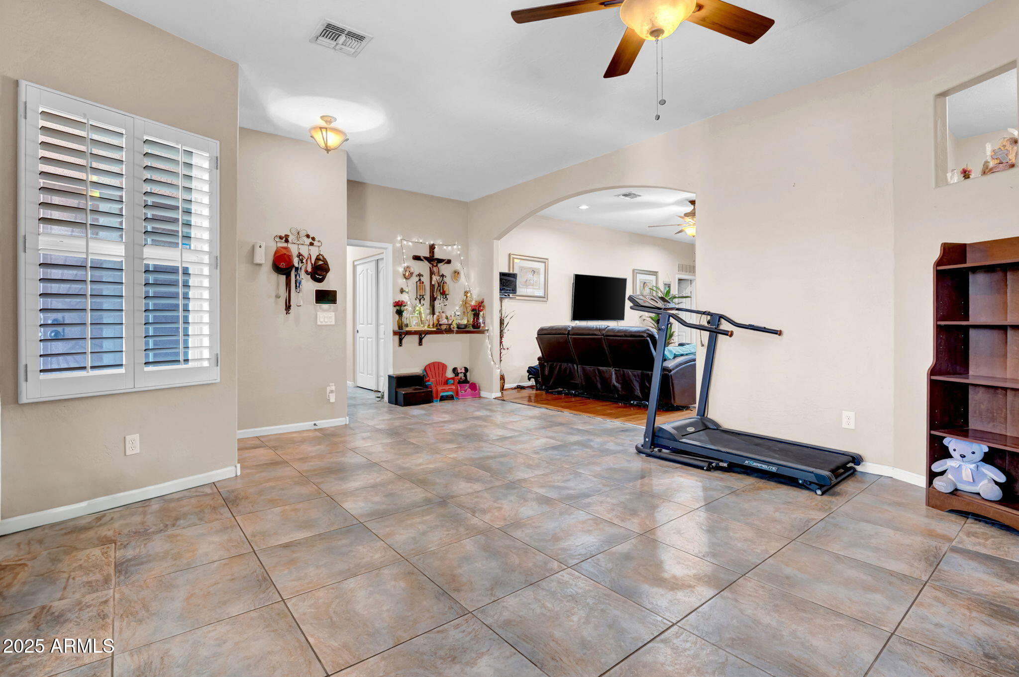 7814 W ENCINAS Lane