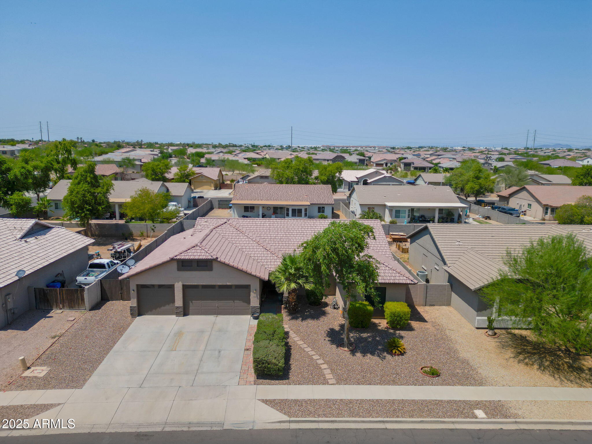 7814 W ENCINAS Lane