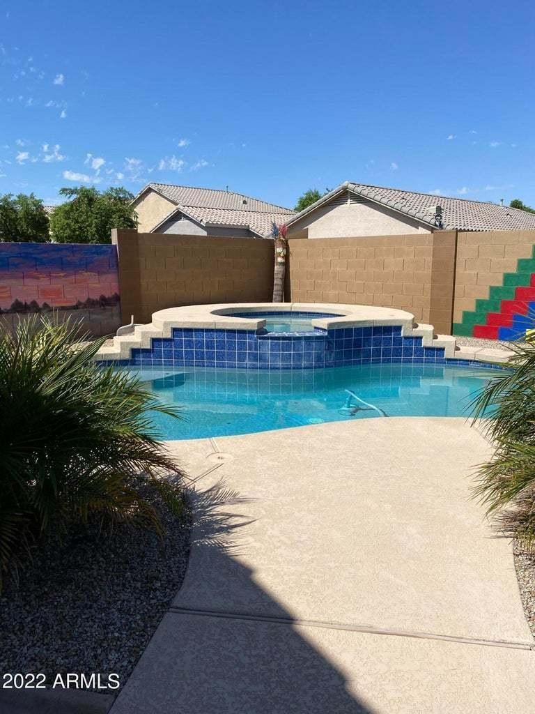 39974 W Thornberry Lane