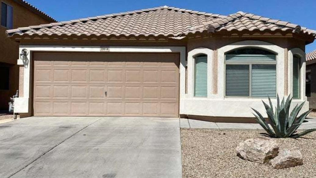 39974 W Thornberry Lane