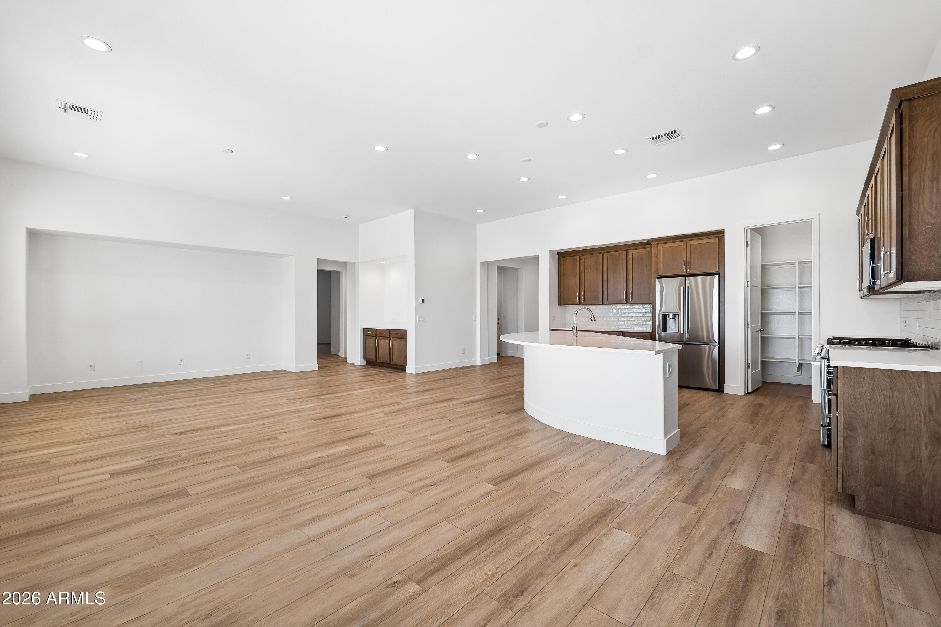 5710 N LUNA Drive