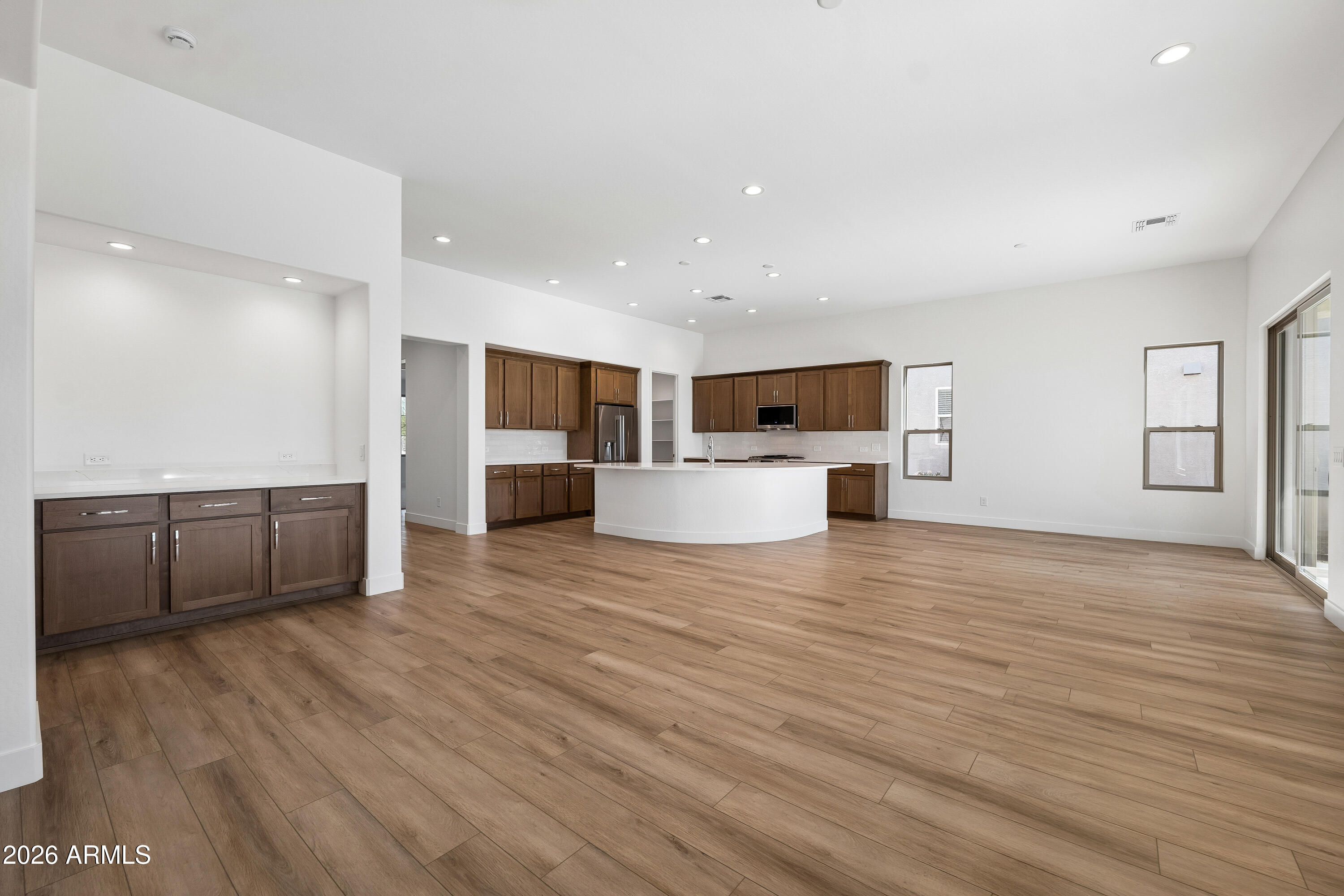 5710 N LUNA Drive