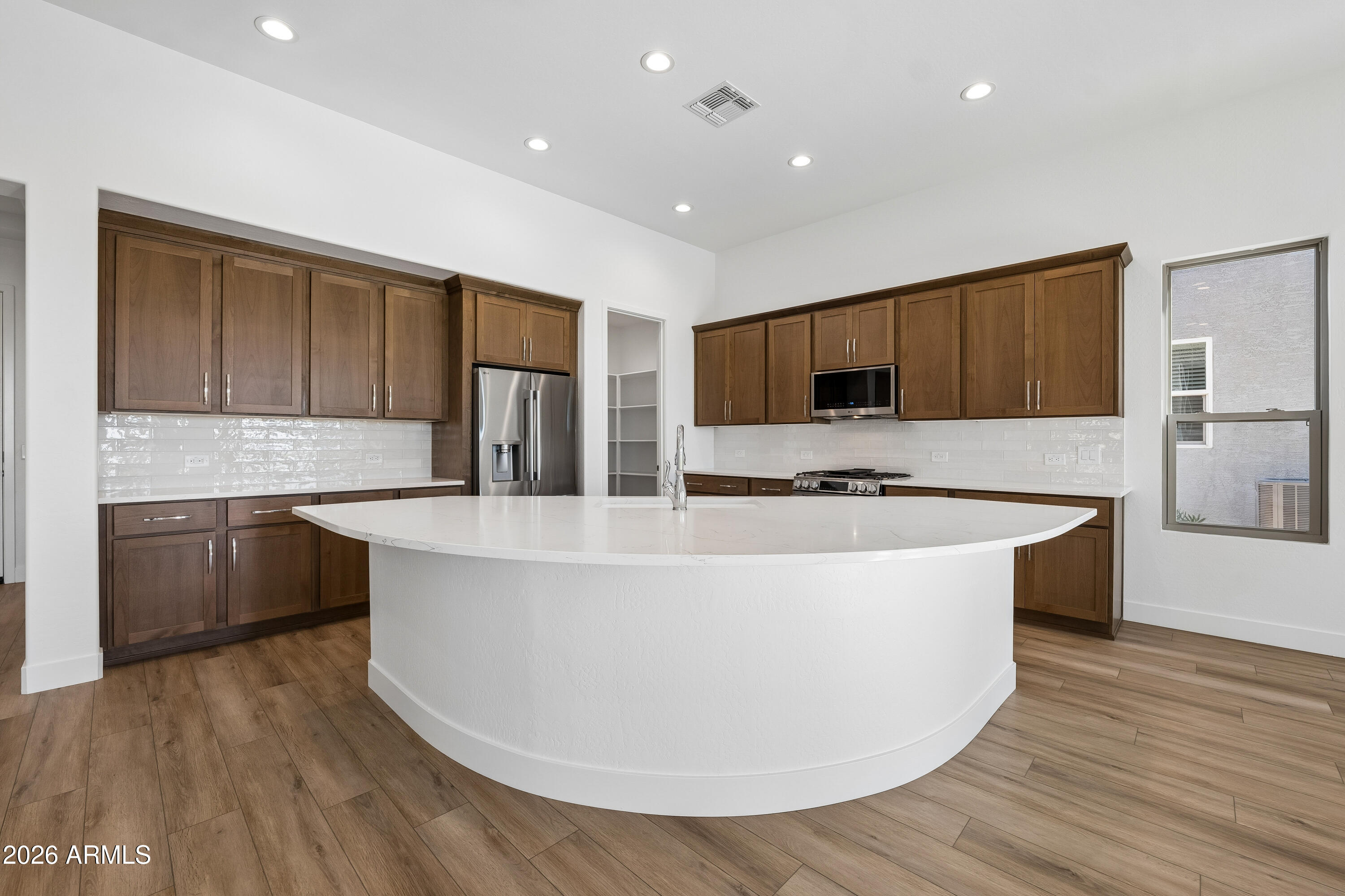 5710 N LUNA Drive