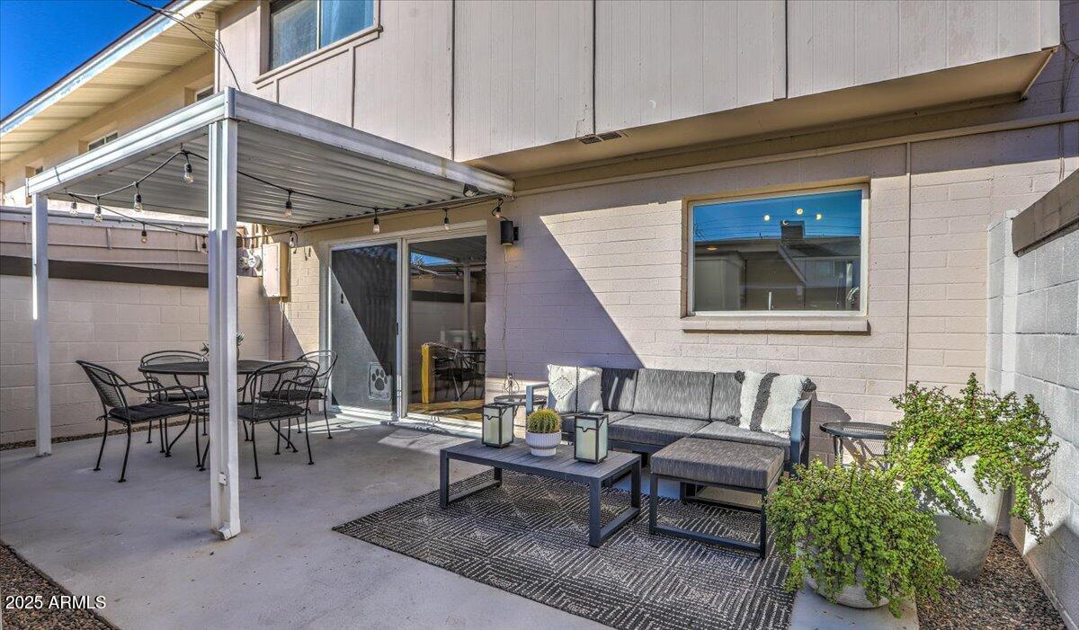 8520 E MONTEBELLO Avenue