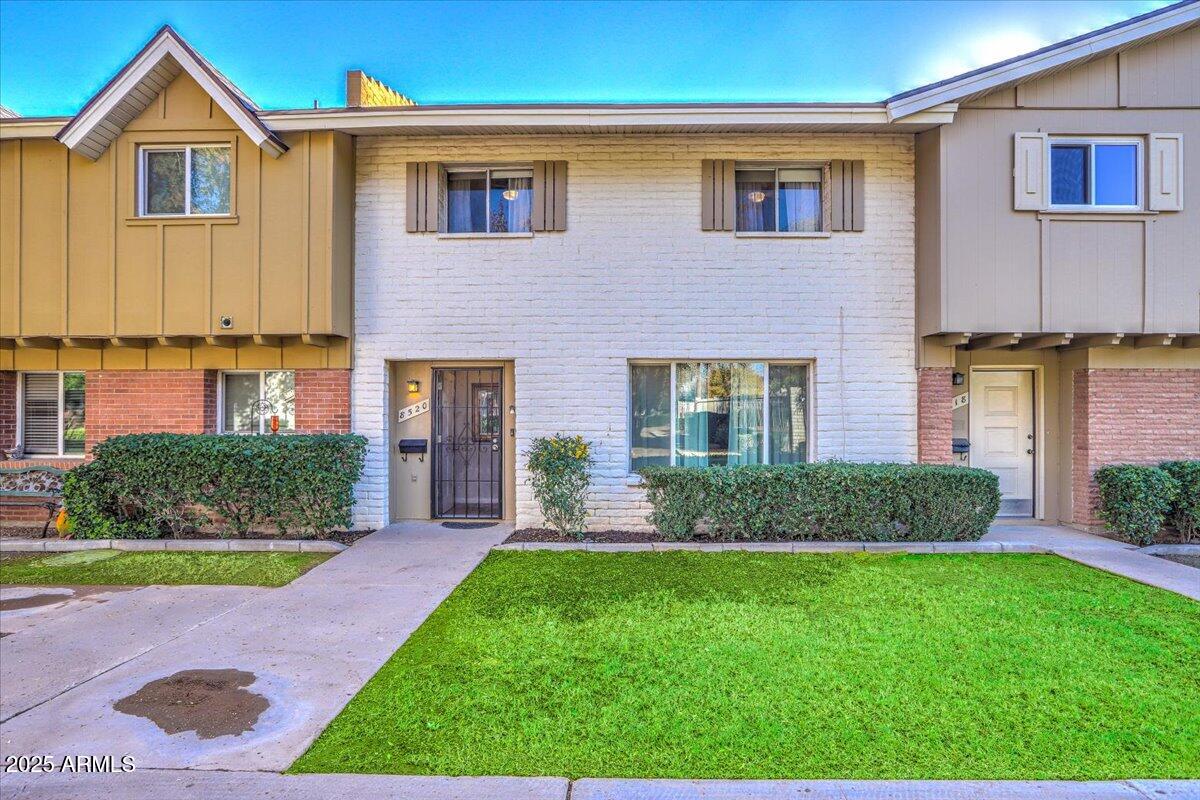 8520 E MONTEBELLO Avenue