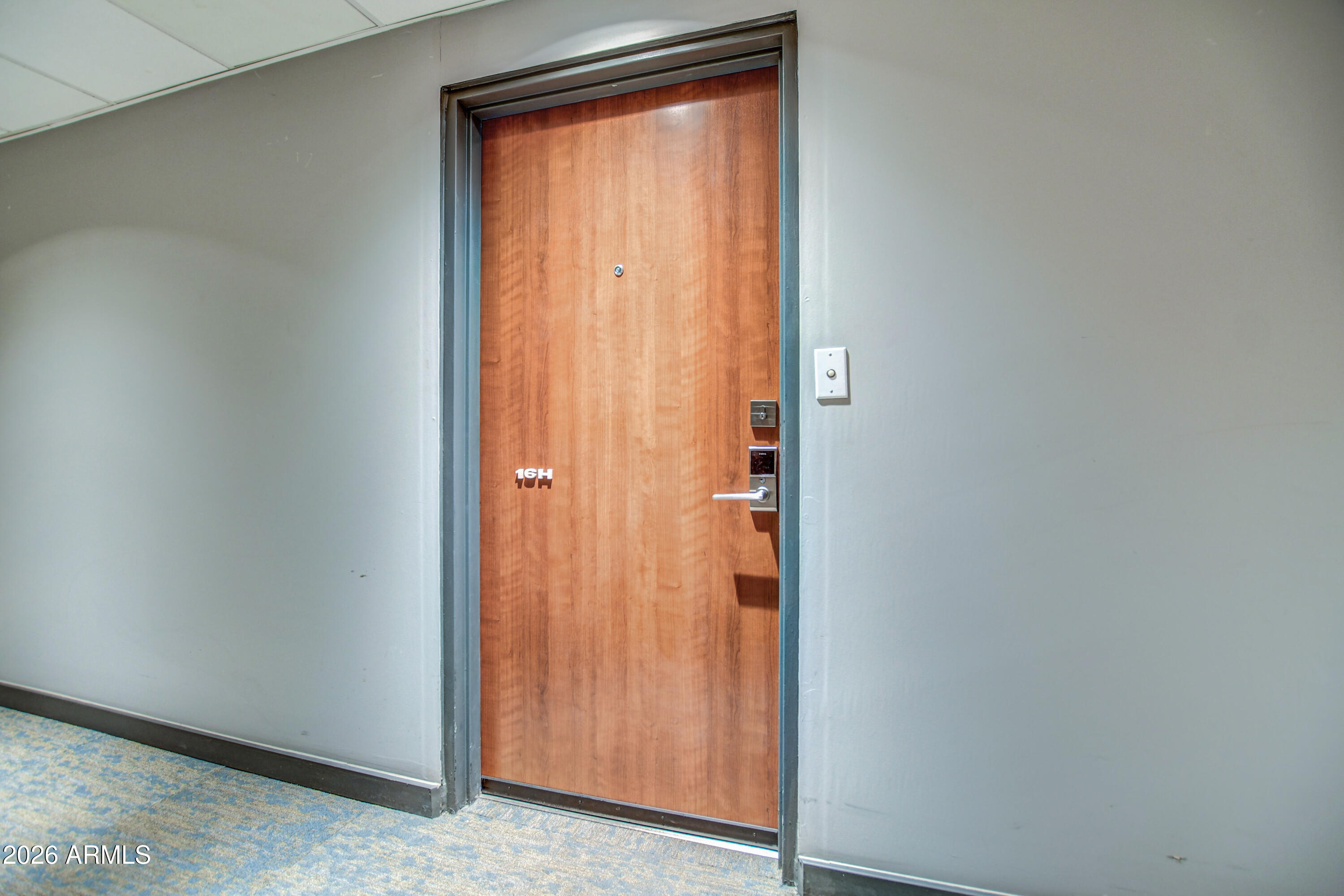 207 W CLARENDON Avenue H16