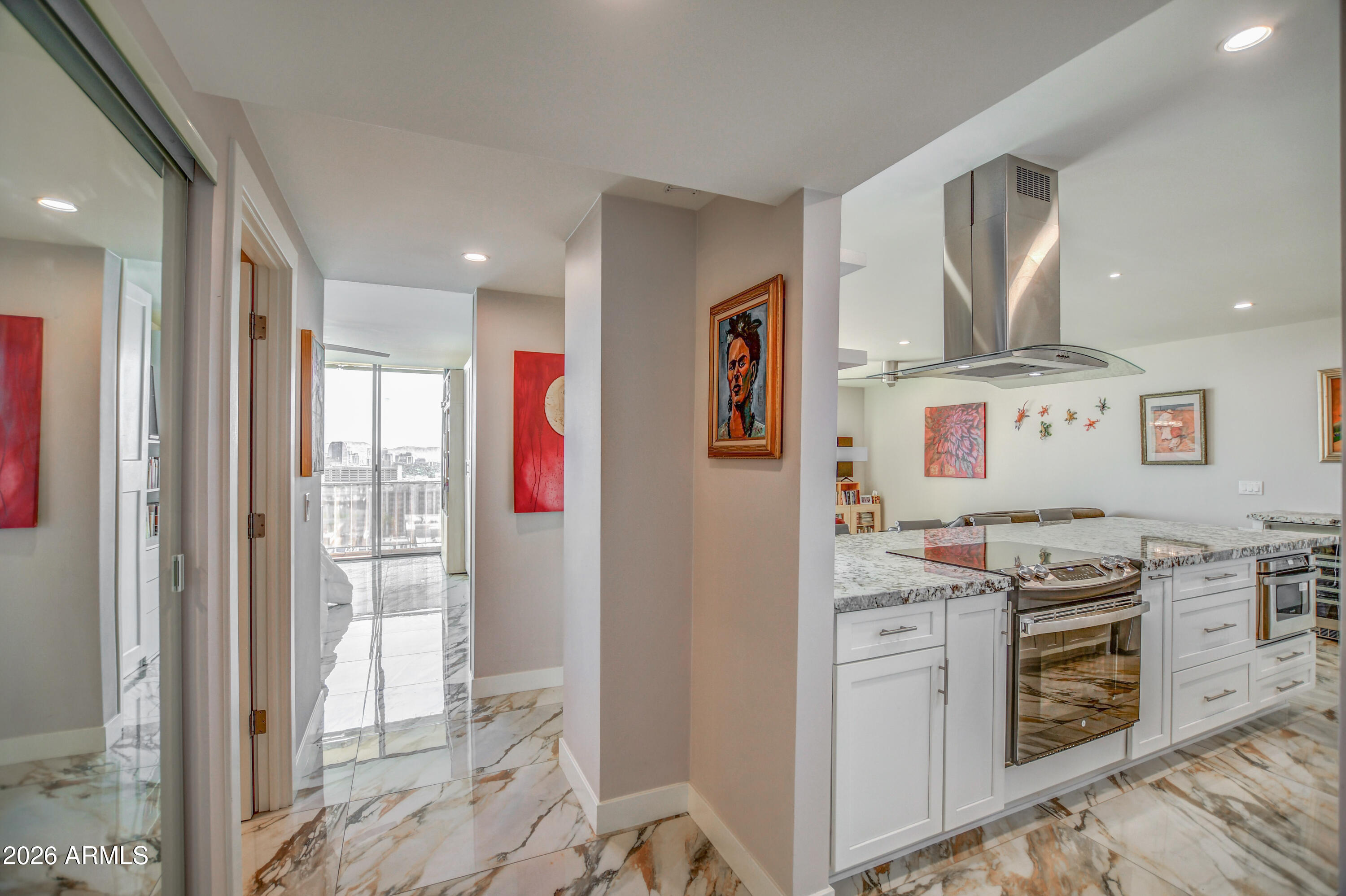 207 W CLARENDON Avenue H16