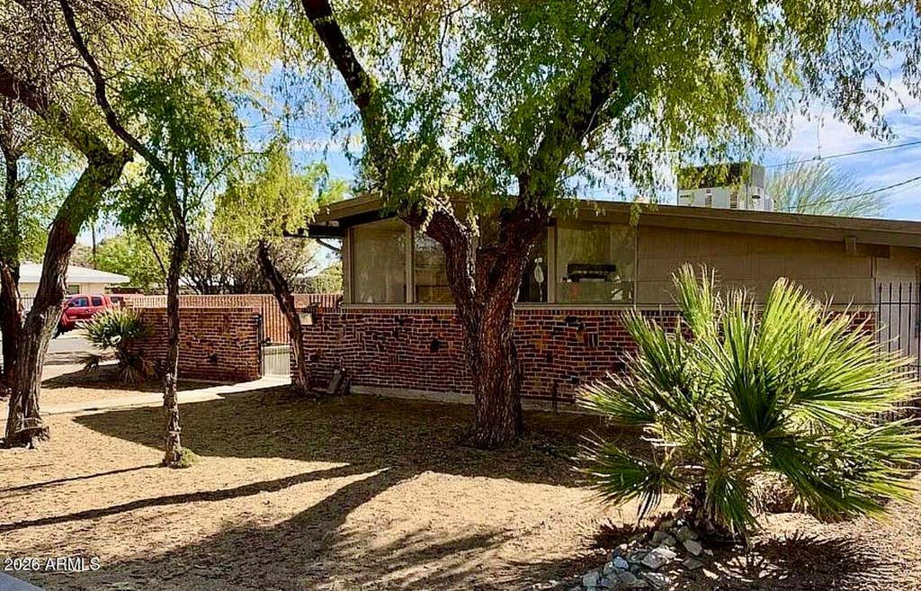 Photo of 1345 E Rose Lane, Phoenix, AZ 85014 (MLS # 7056838)