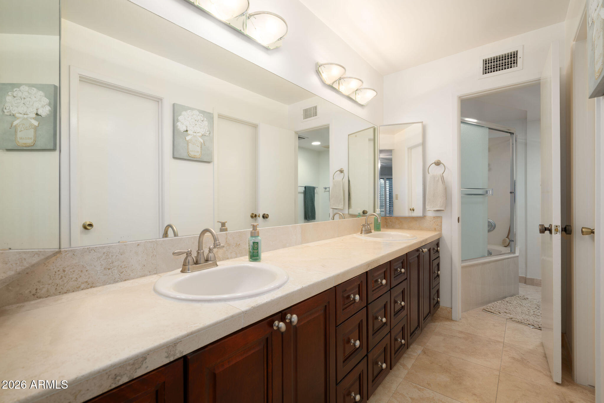 4621 E WINSTON Drive