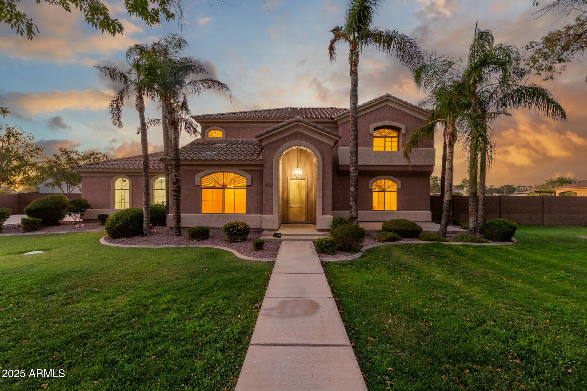 2612 E RIDGEWOOD Lane