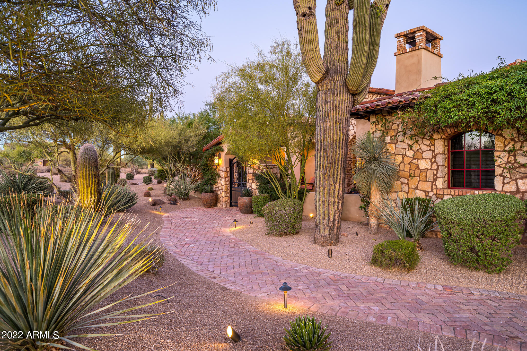 WHISPER ROCK - Residential