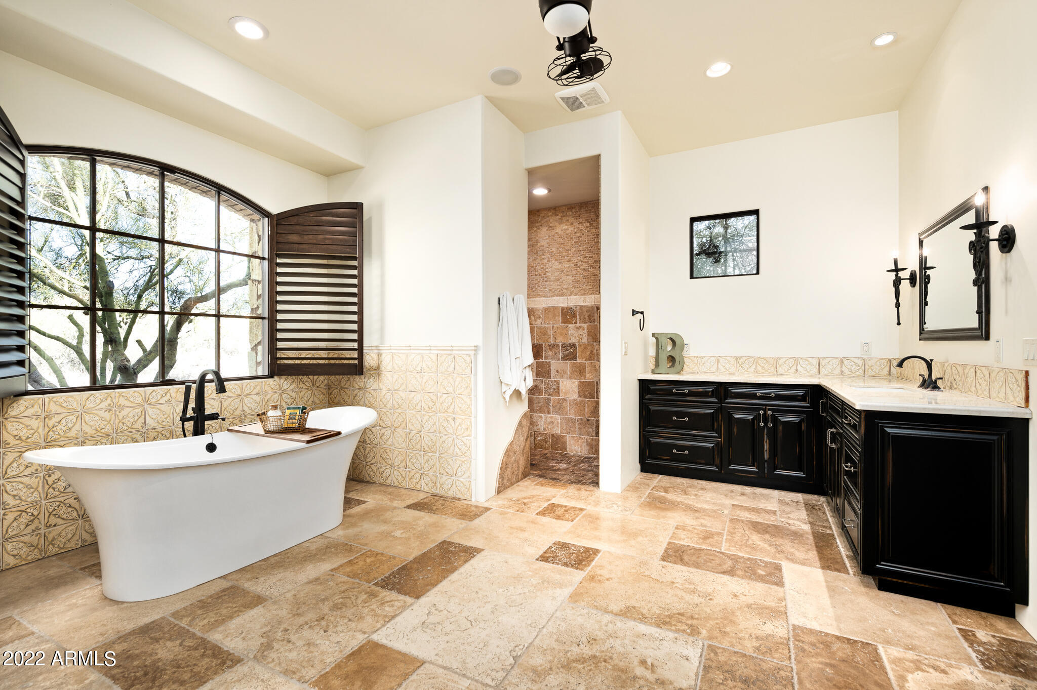 WHISPER ROCK - Residential