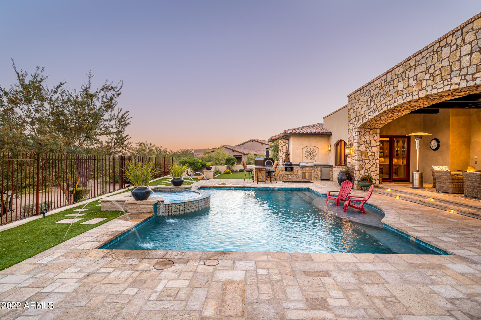 WHISPER ROCK - Residential