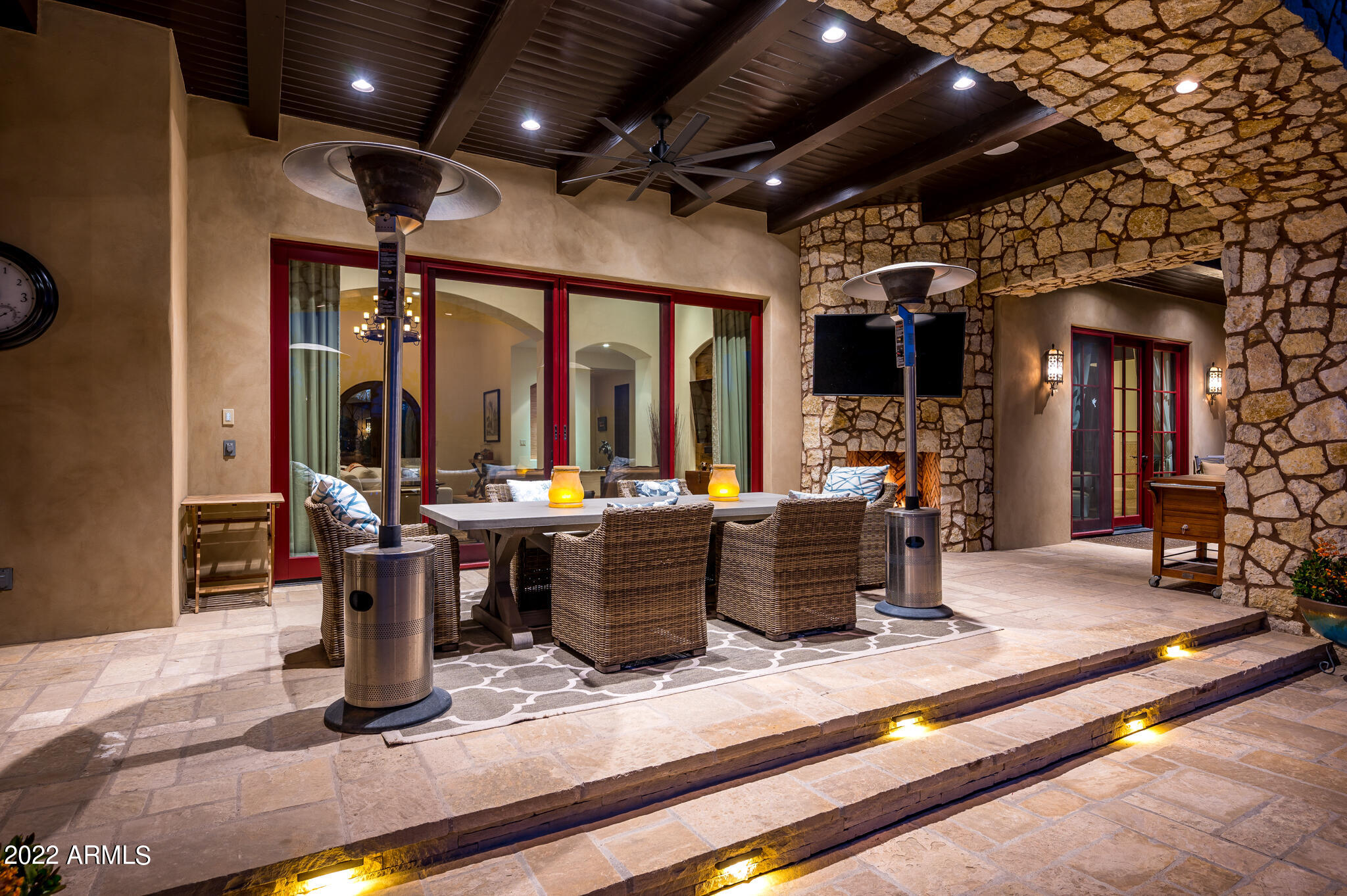 WHISPER ROCK - Residential