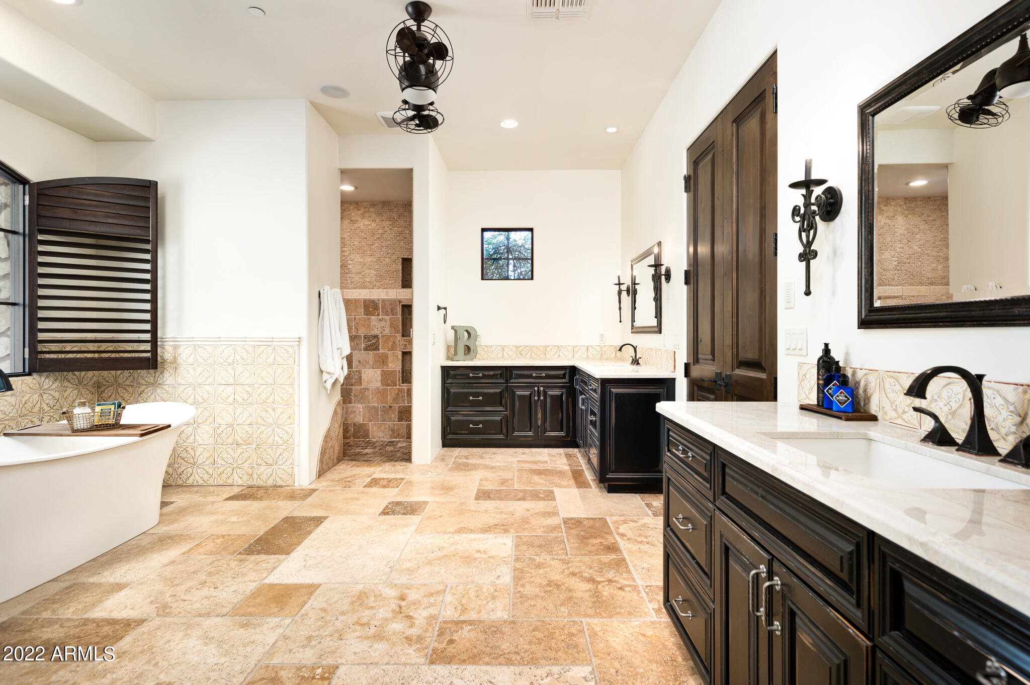 WHISPER ROCK - Residential