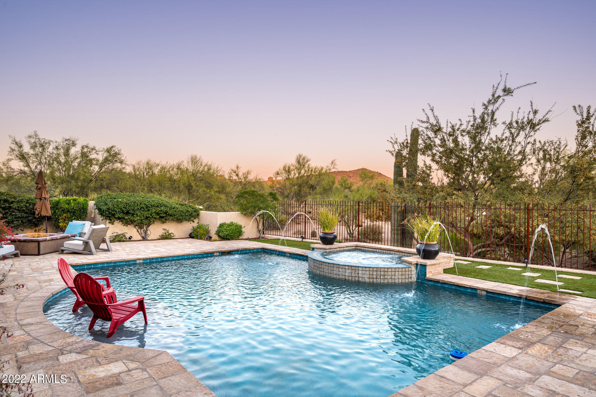 WHISPER ROCK - Residential