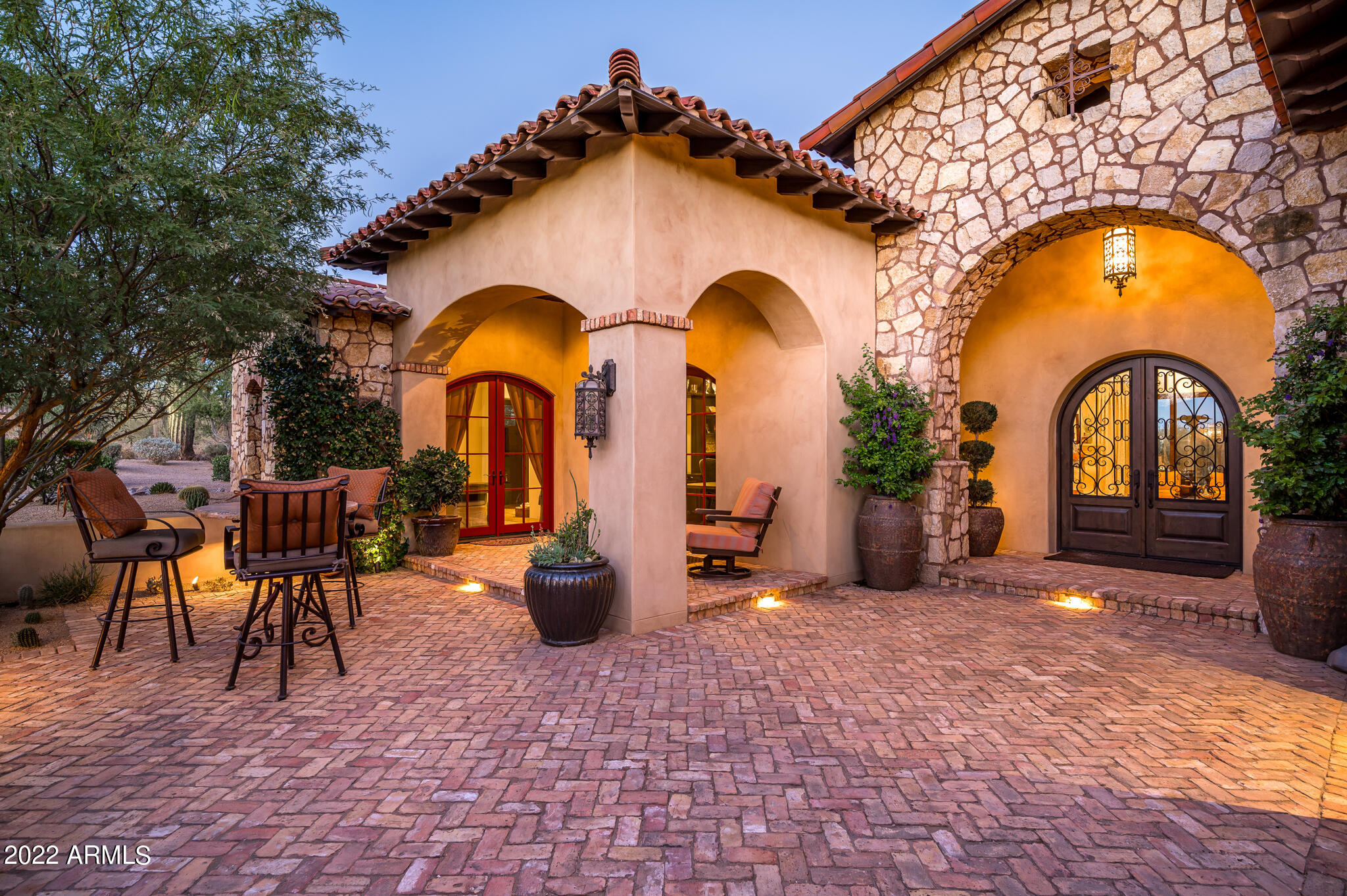 WHISPER ROCK - Residential