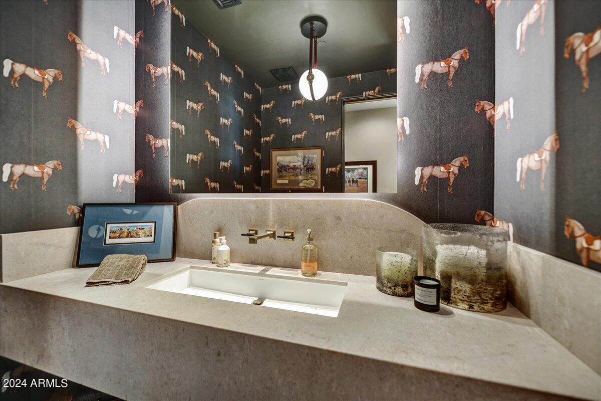 WHISPER ROCK - Residential