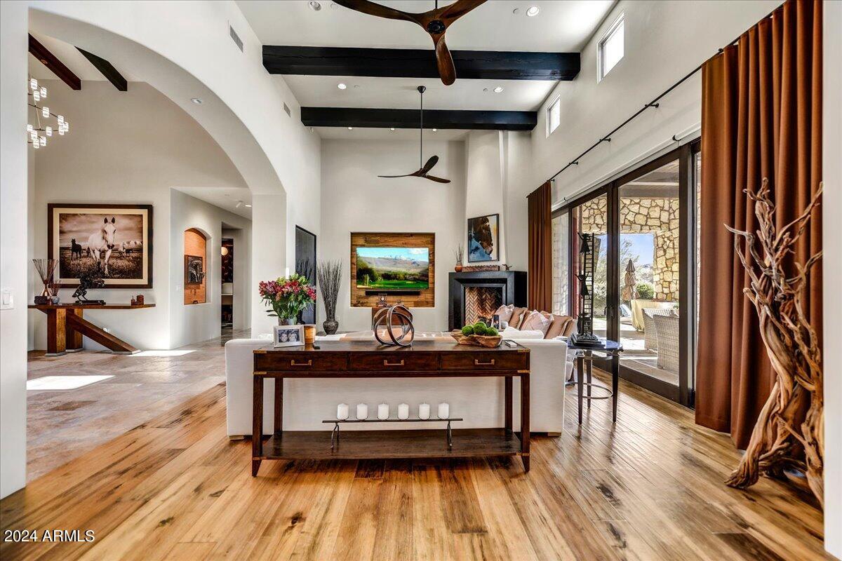 WHISPER ROCK - Residential