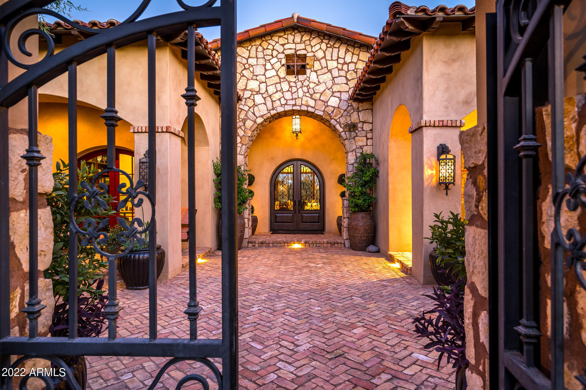 WHISPER ROCK - Residential