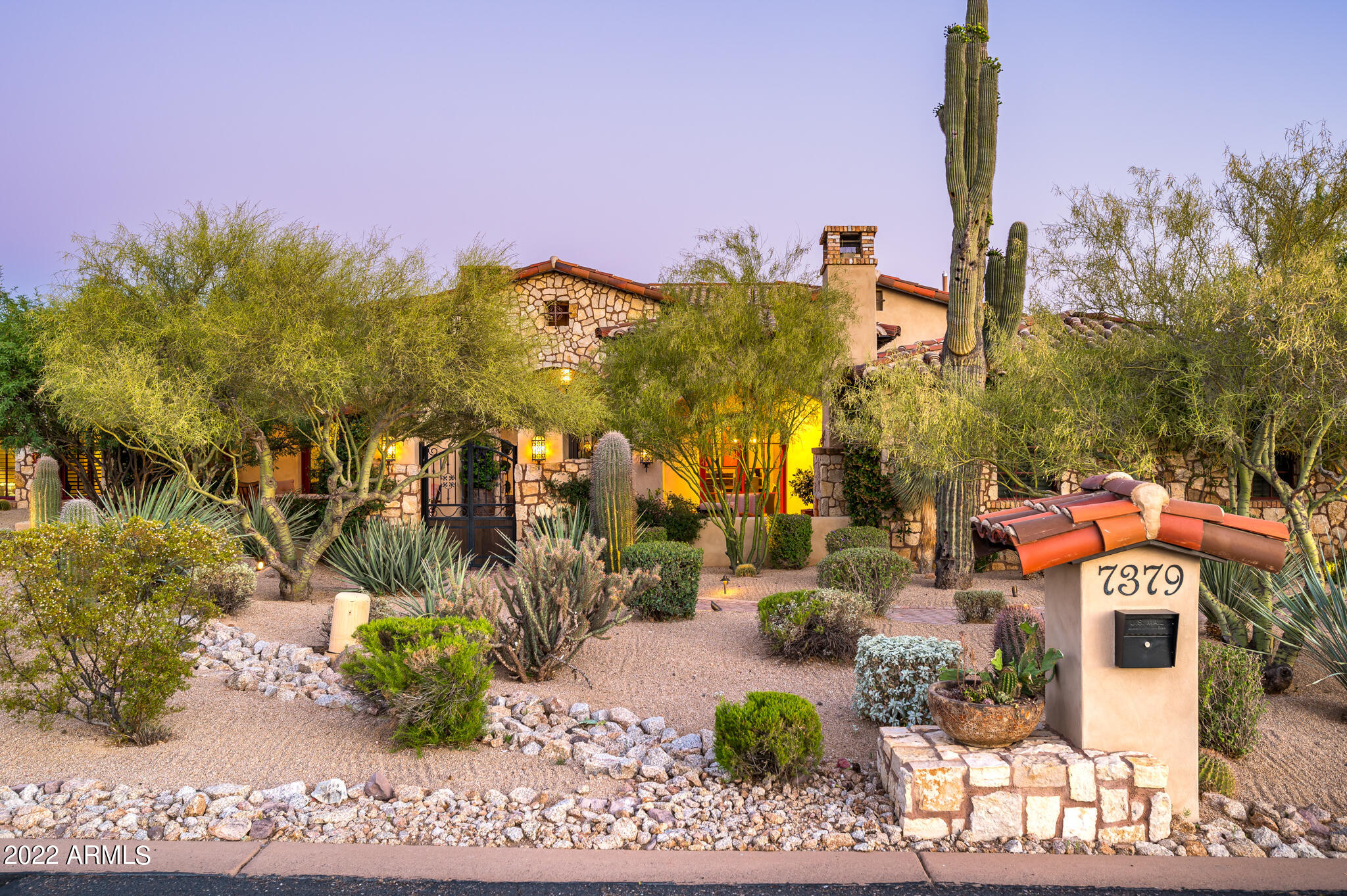 WHISPER ROCK - Residential