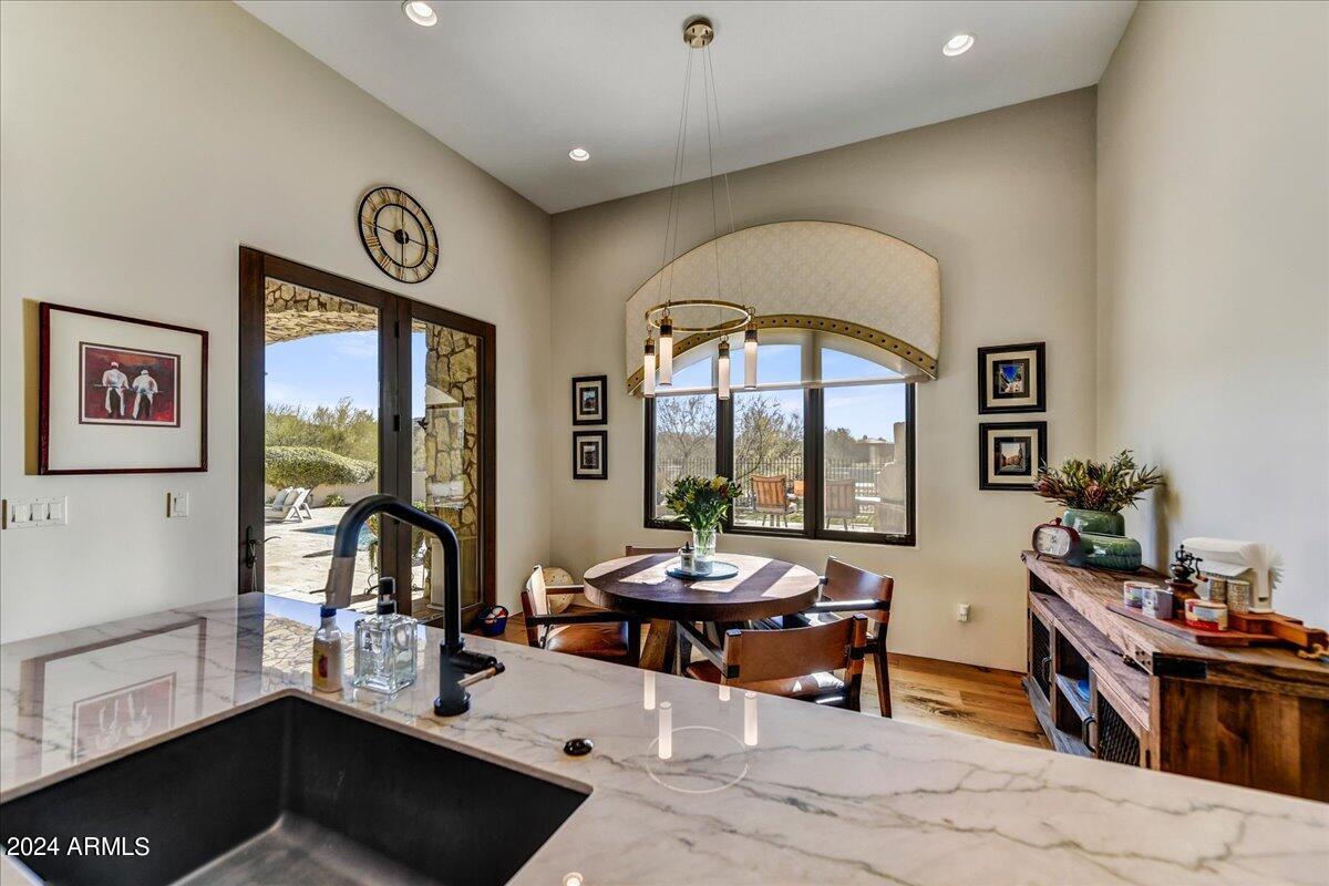 WHISPER ROCK - Residential