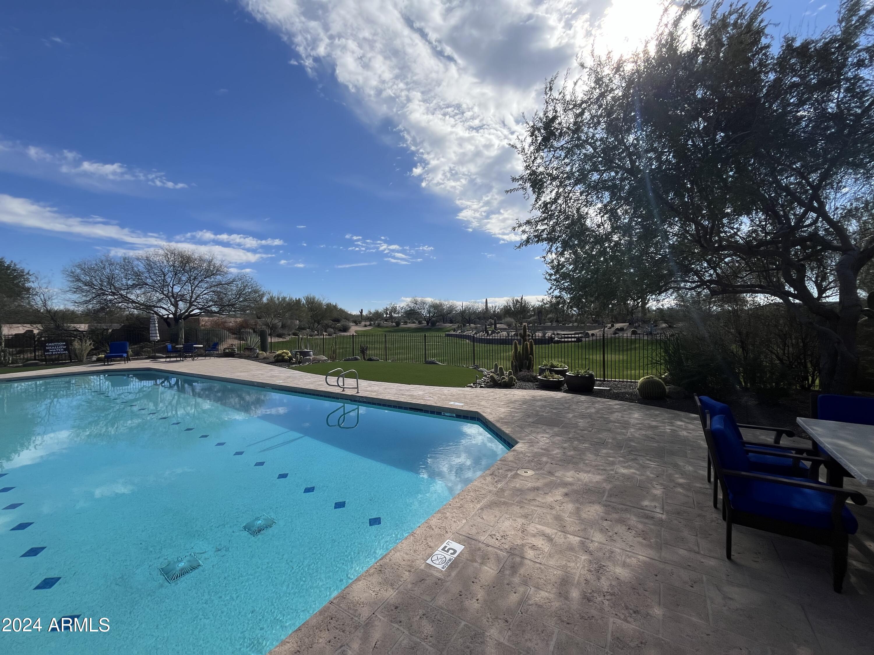 WHISPER ROCK - Residential