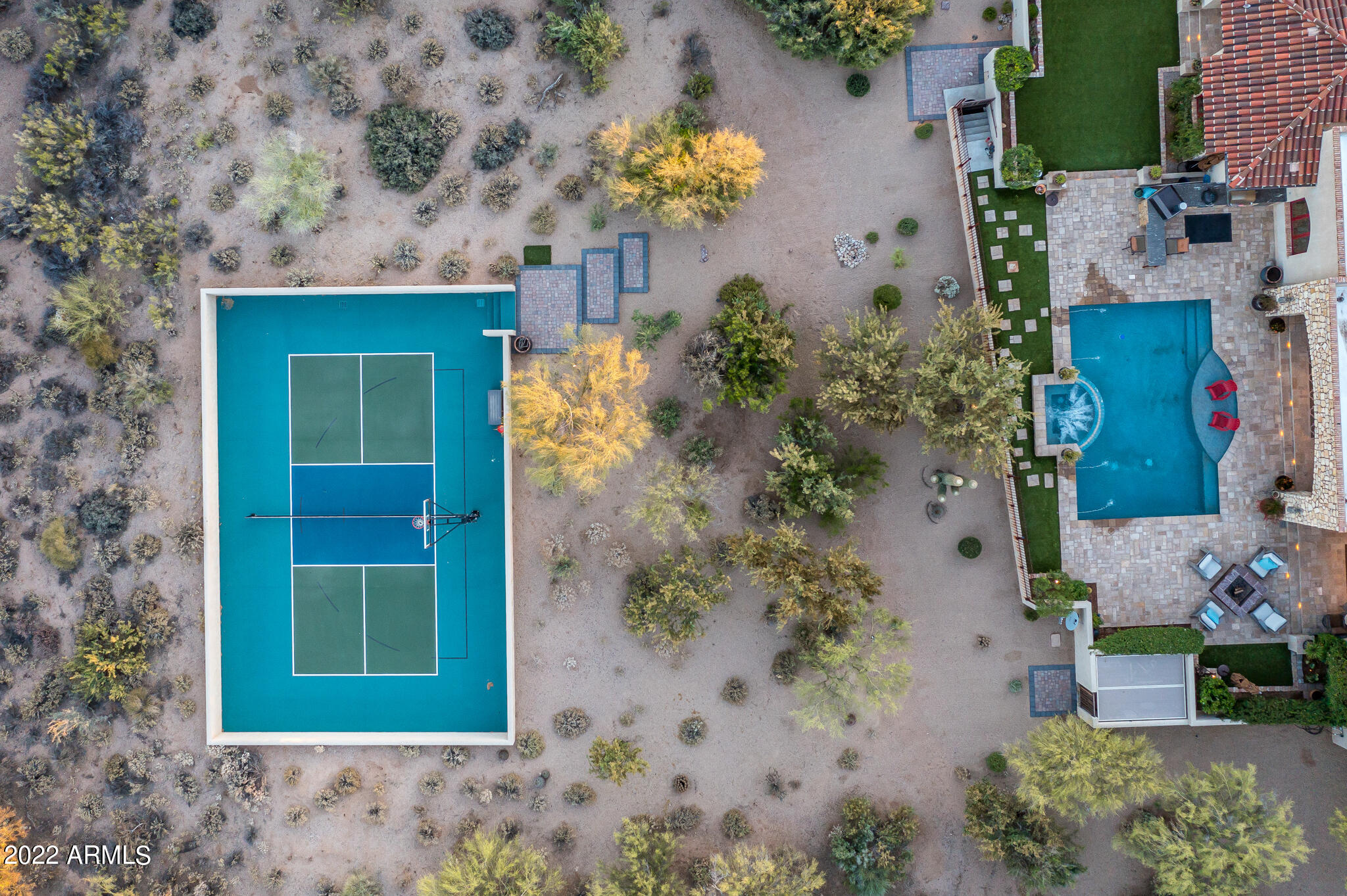 WHISPER ROCK - Residential