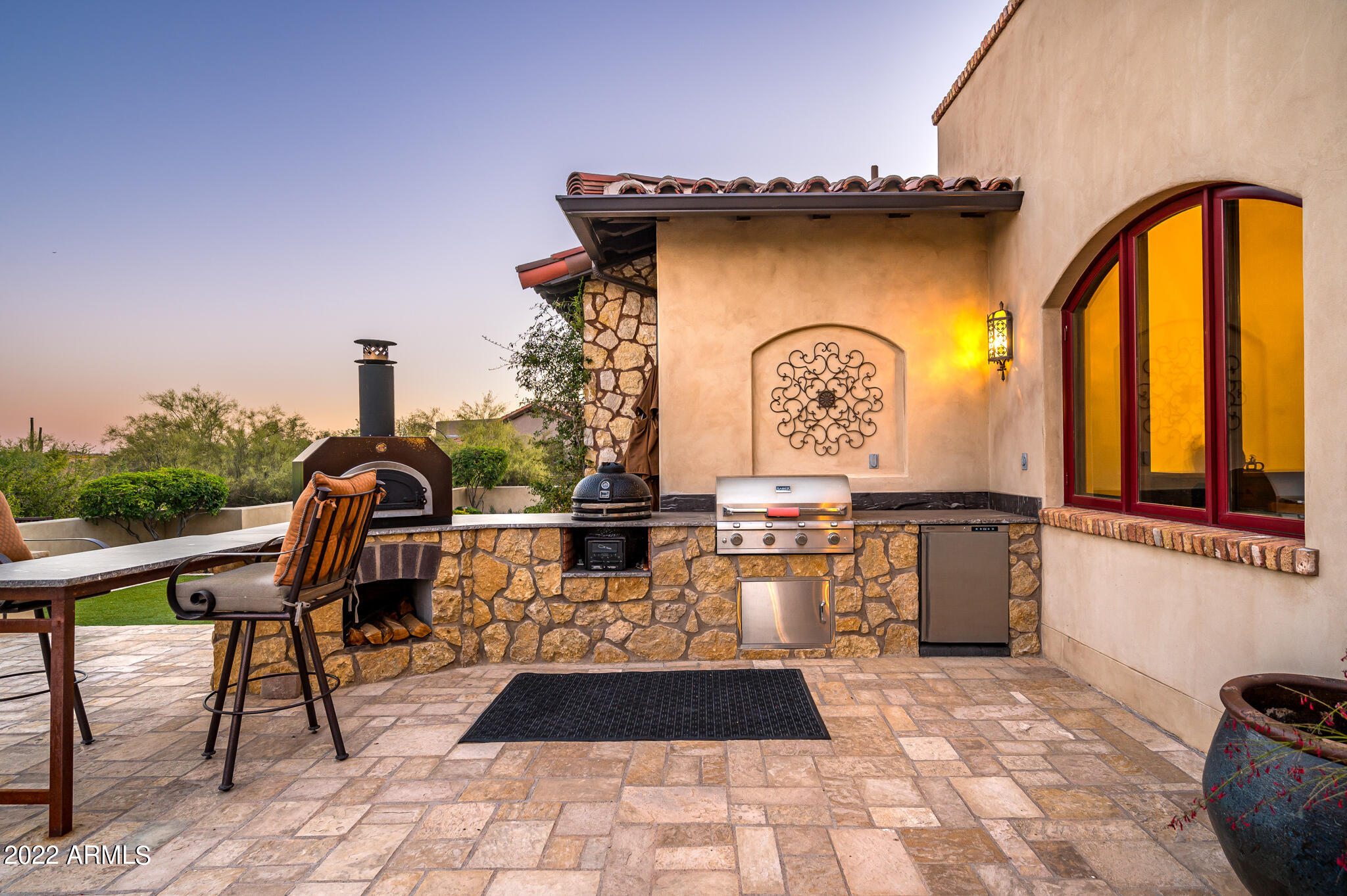 WHISPER ROCK - Residential